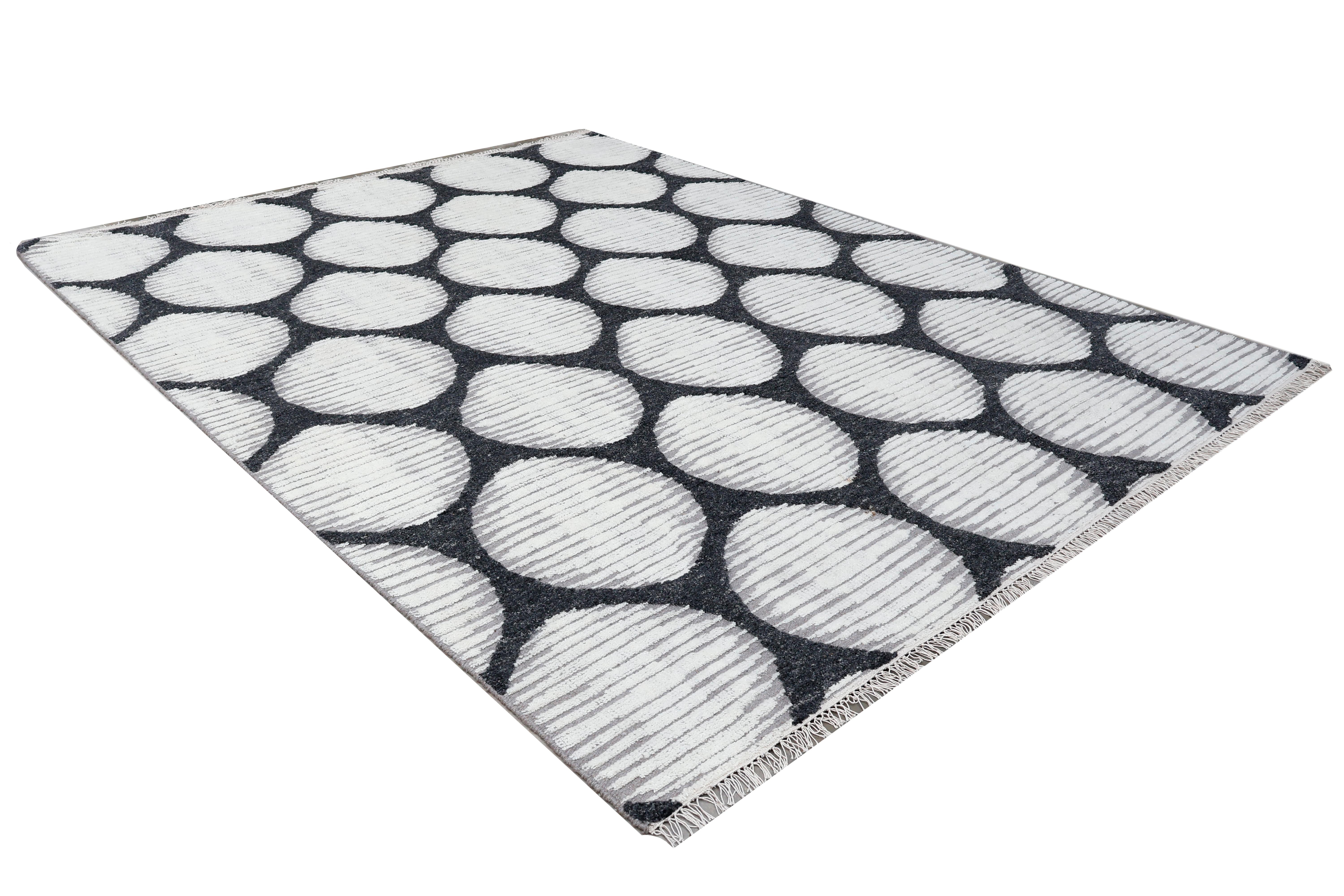 Moderne Fine Black & White Modernity High-Low en vente