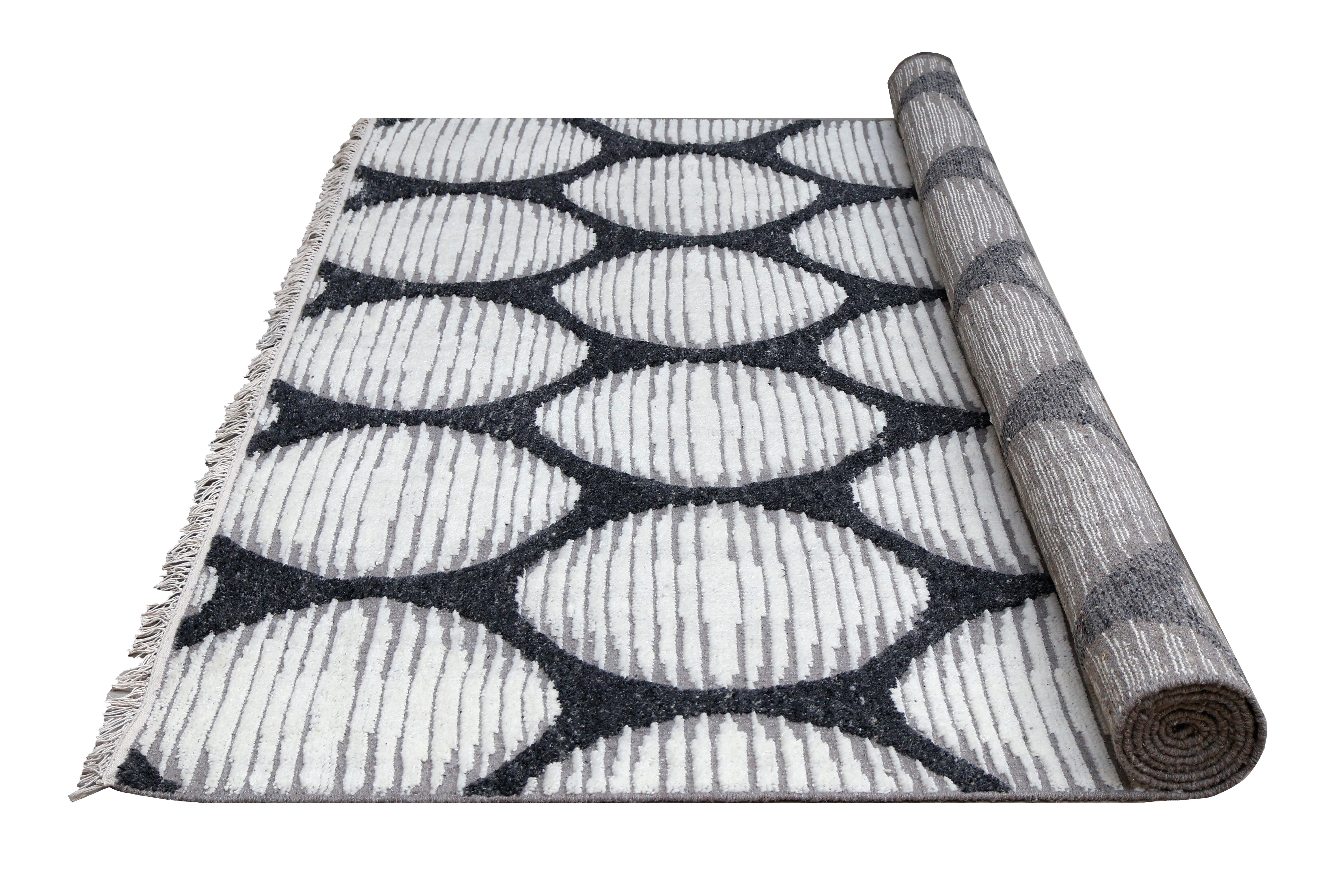 Laine Fine Black & White Modernity High-Low en vente