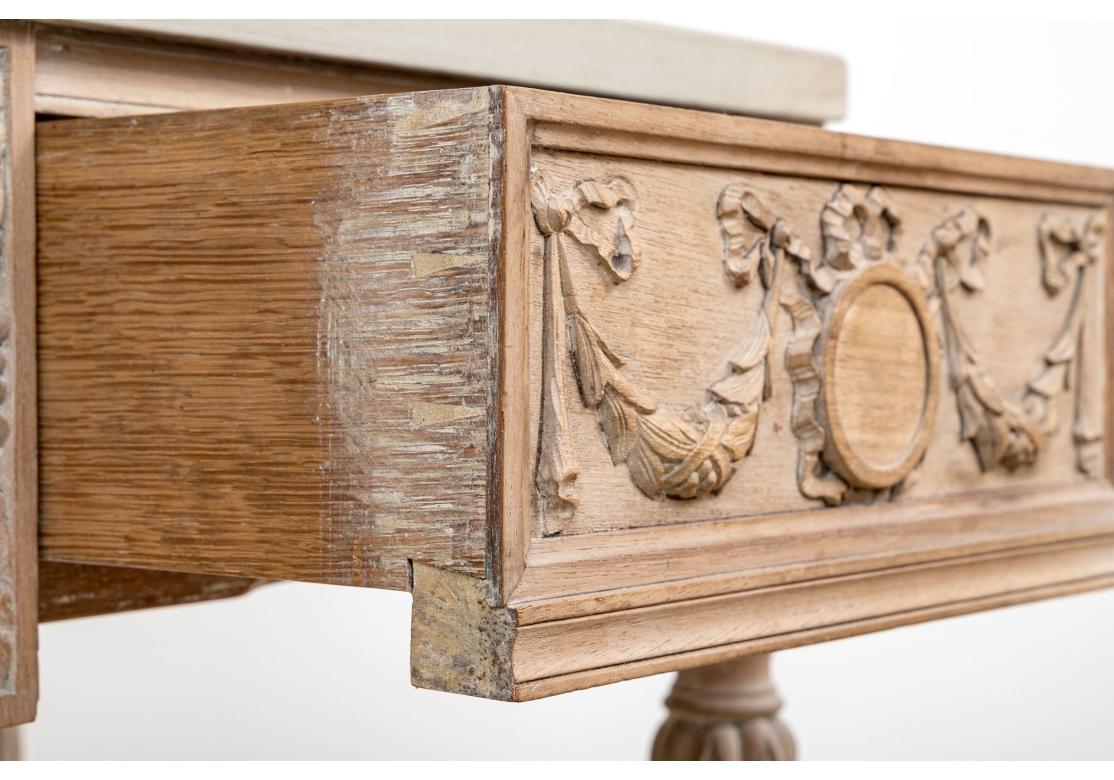 Feines gebleichtes Holz Antikes französisches Sideboard (20. Jahrhundert) im Angebot