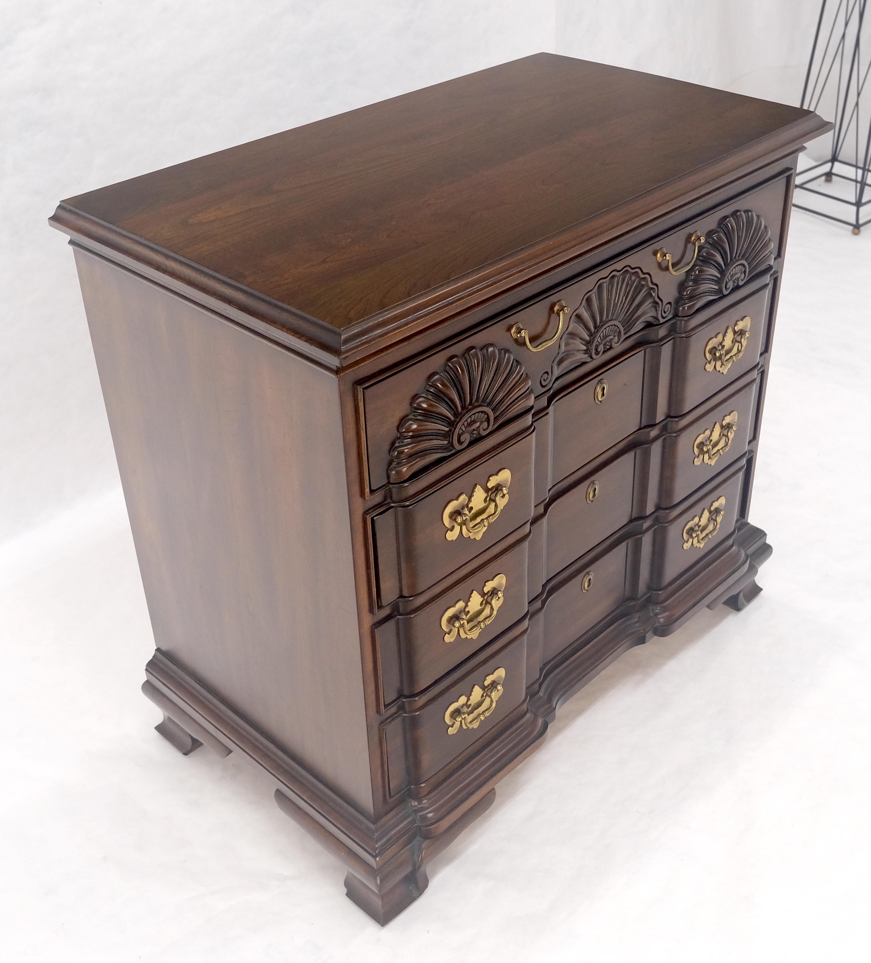 Fine Block Front Scallop Carving 4 Drawers Bachelor Chest Dresser MINT For Sale 3