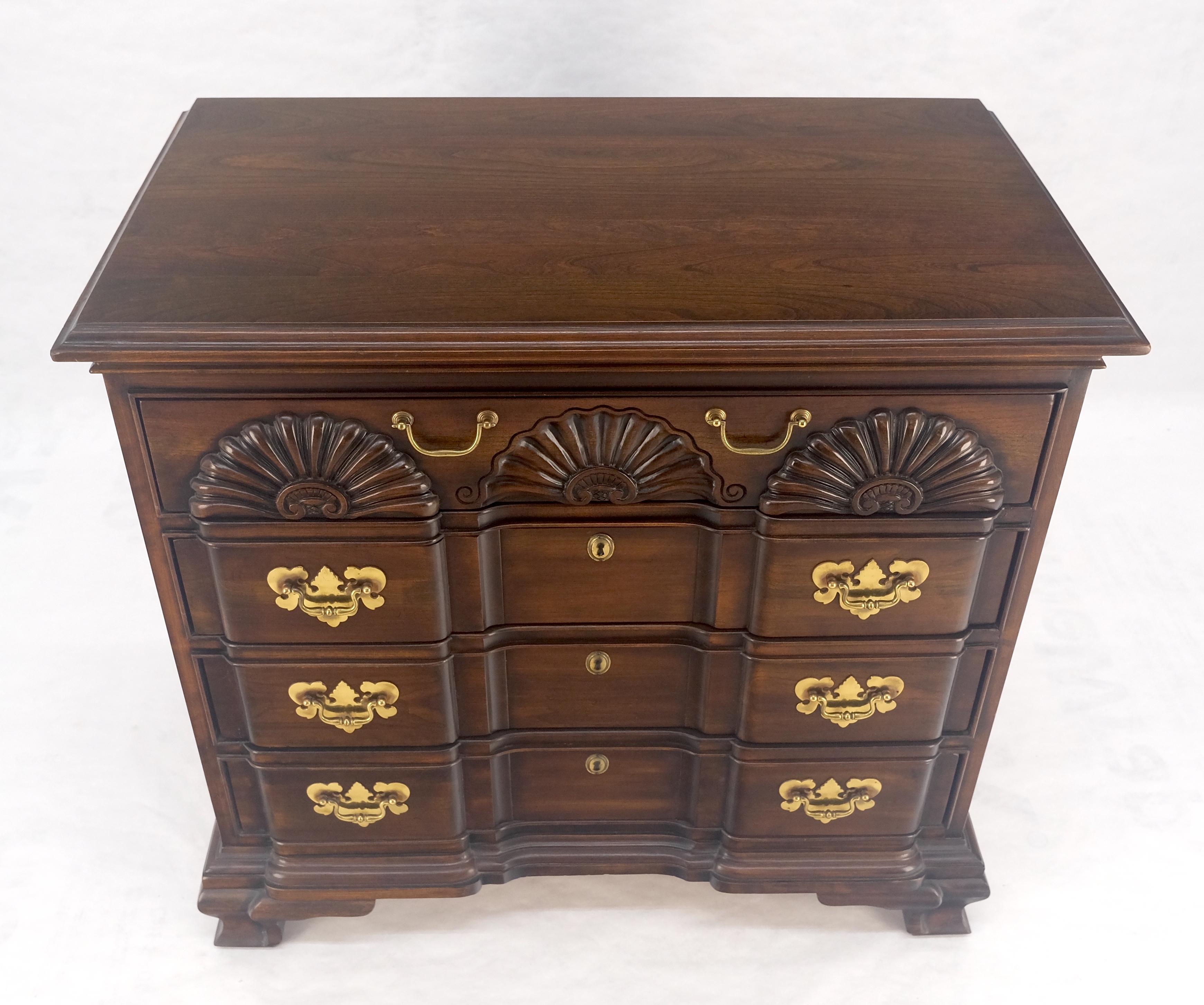 Chippendale Fine Block Front Scallop Carving 4 Drawers Bachelor Chest Dresser MINT For Sale