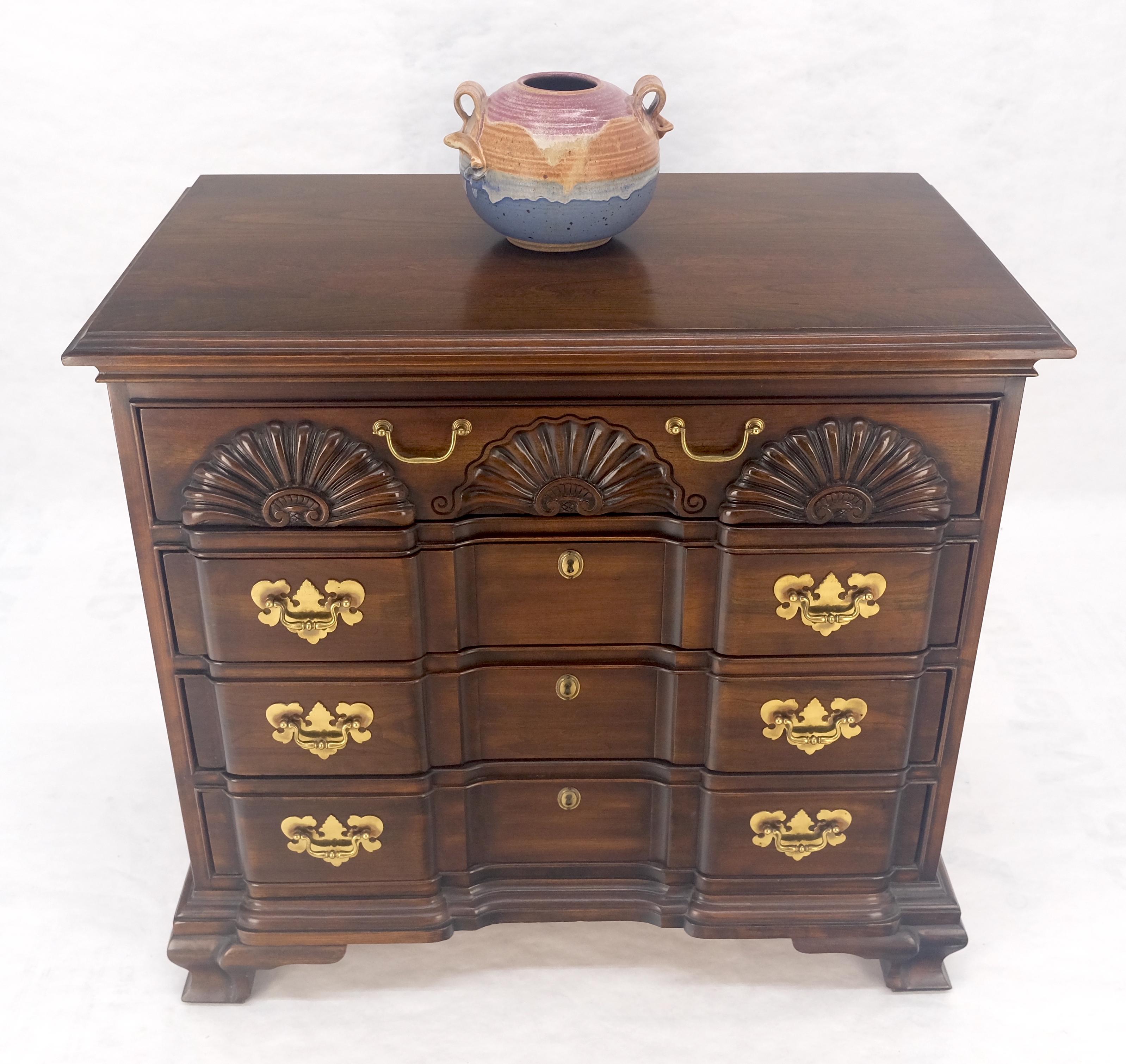 Fine Block Front Scallop Carving 4 Drawers Bachelor Chest Dresser MINT For Sale 2
