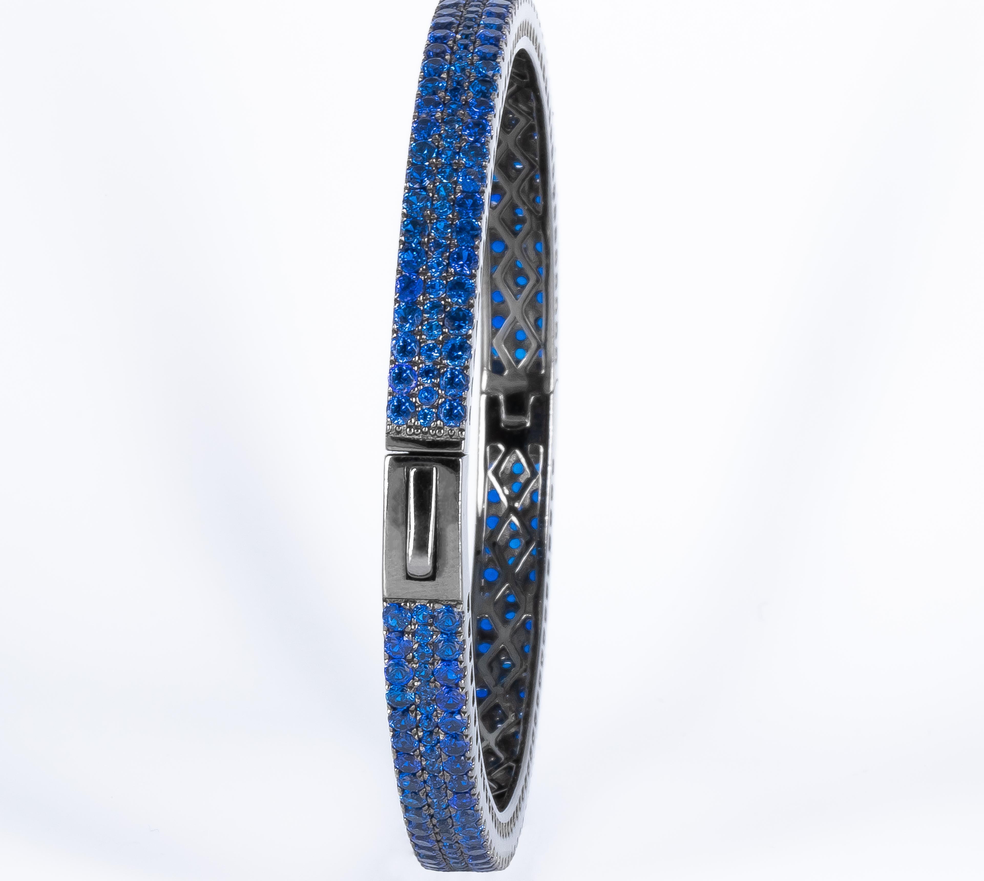 Modern Fine Blue 6 Carat Kyanite Bangle, Made in Italy '274 Kyanites'
