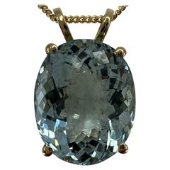 Fine Blue Aquamarine 6.41 Carat Oval Cut 18k Yellow Gold Pendant Necklace Fine Blue Aquamarine 6.41 Carat Oval Cut 18k Yellow Gold Pendant Necklace