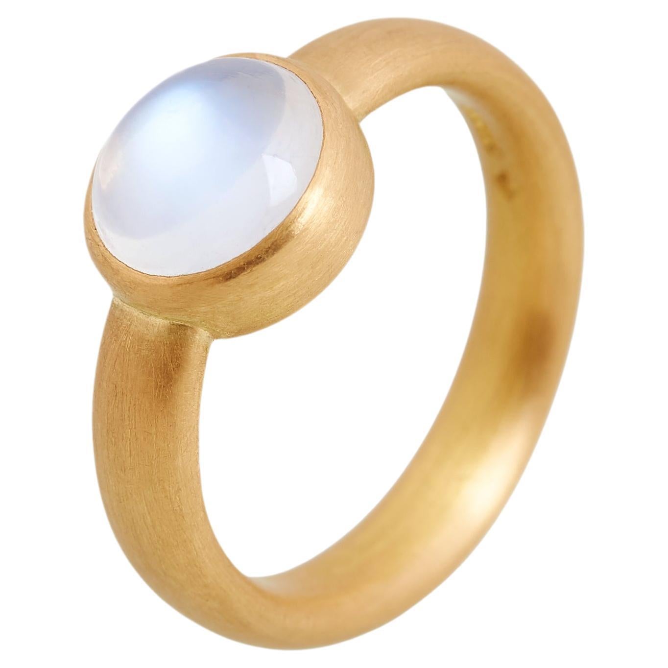 Fine Blue Moonstone Ring, 22 Carat Gold For Sale