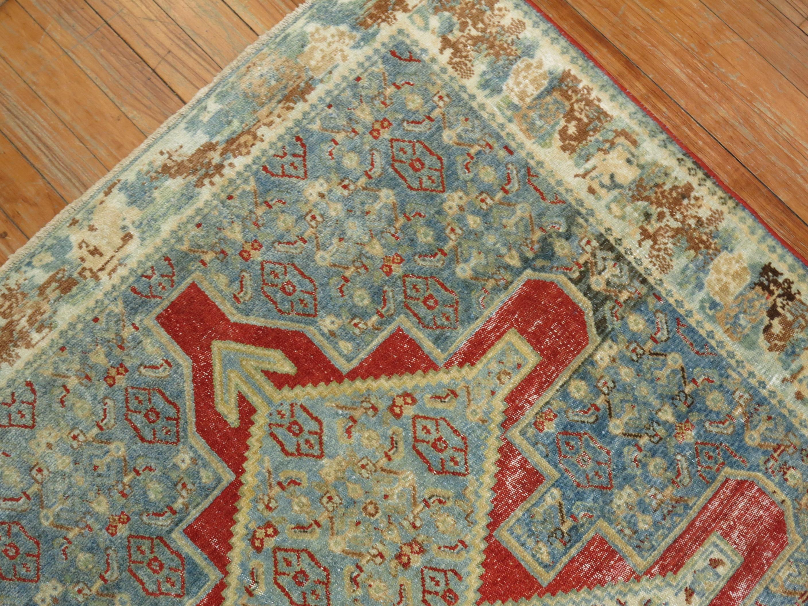Antiker persischer Senneh-Teppich in Blau und Rot (Amerikanisch Kolonial) im Angebot