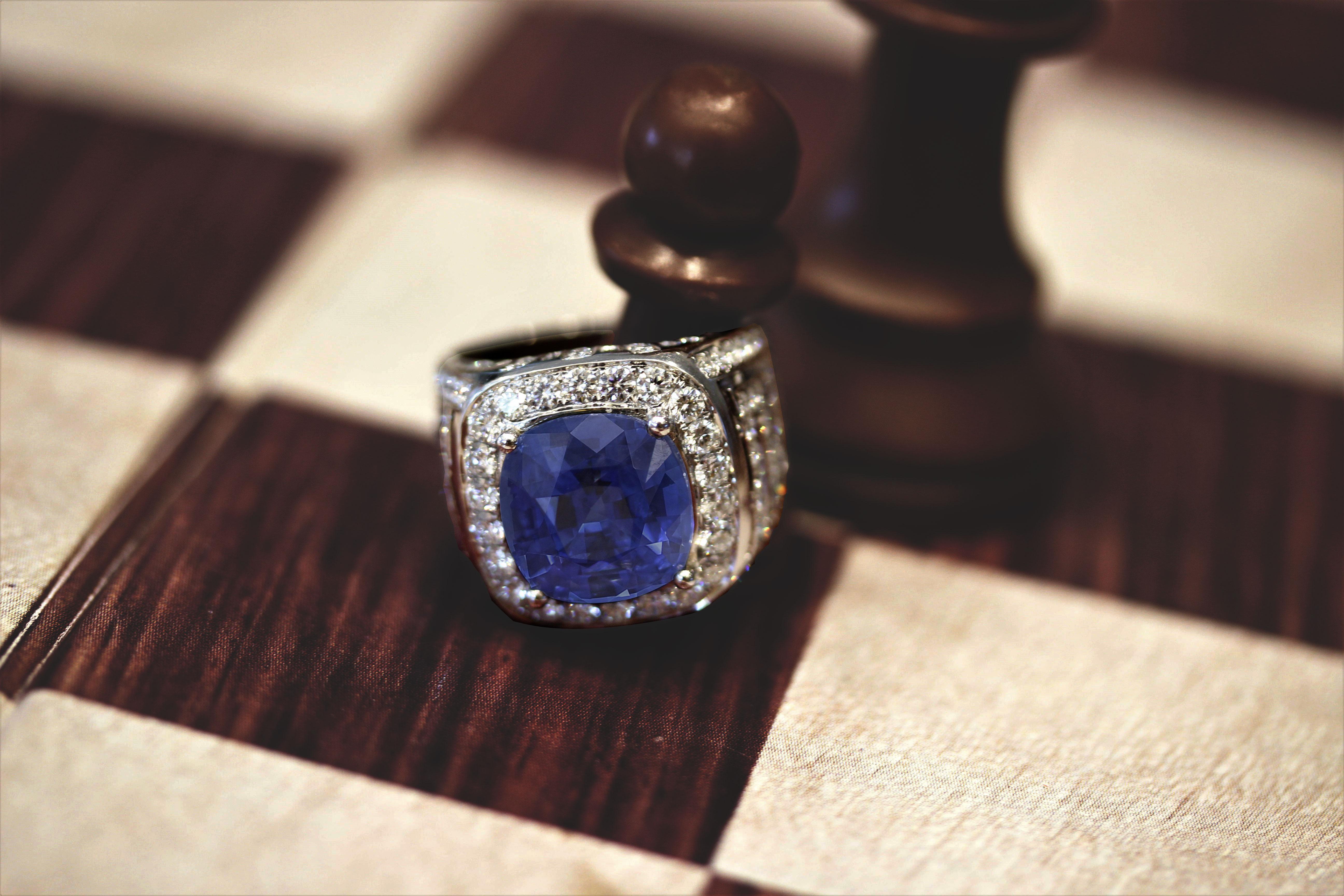 Fine Blue Sapphire Diamond Gold Ring, SSEF, GIA & Lotus Certified In New Condition For Sale In Beverly Hills, CA