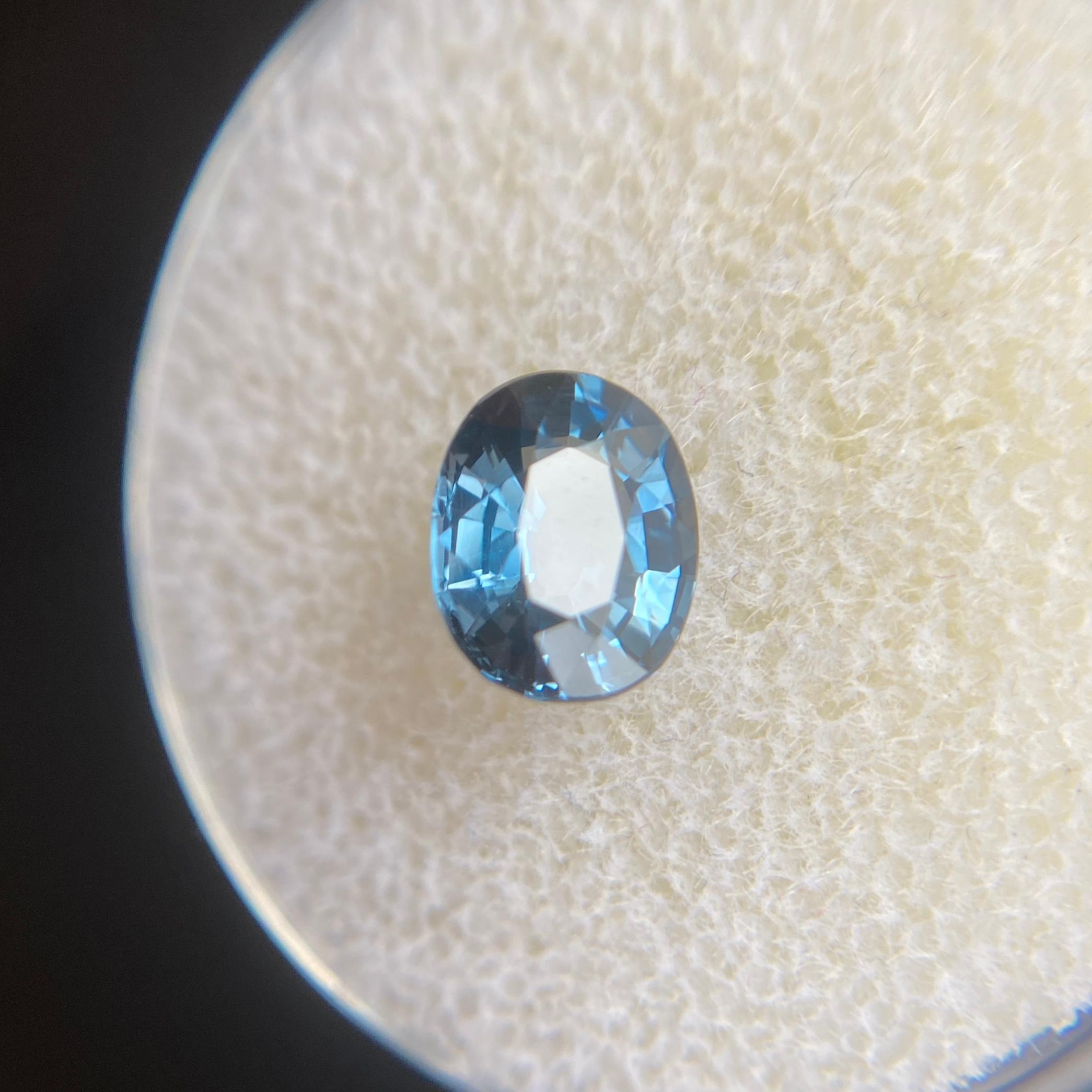 Feiner blauer Spinell 1,20 Karat Ovalschliff Loser Edelstein für Damen oder Herren