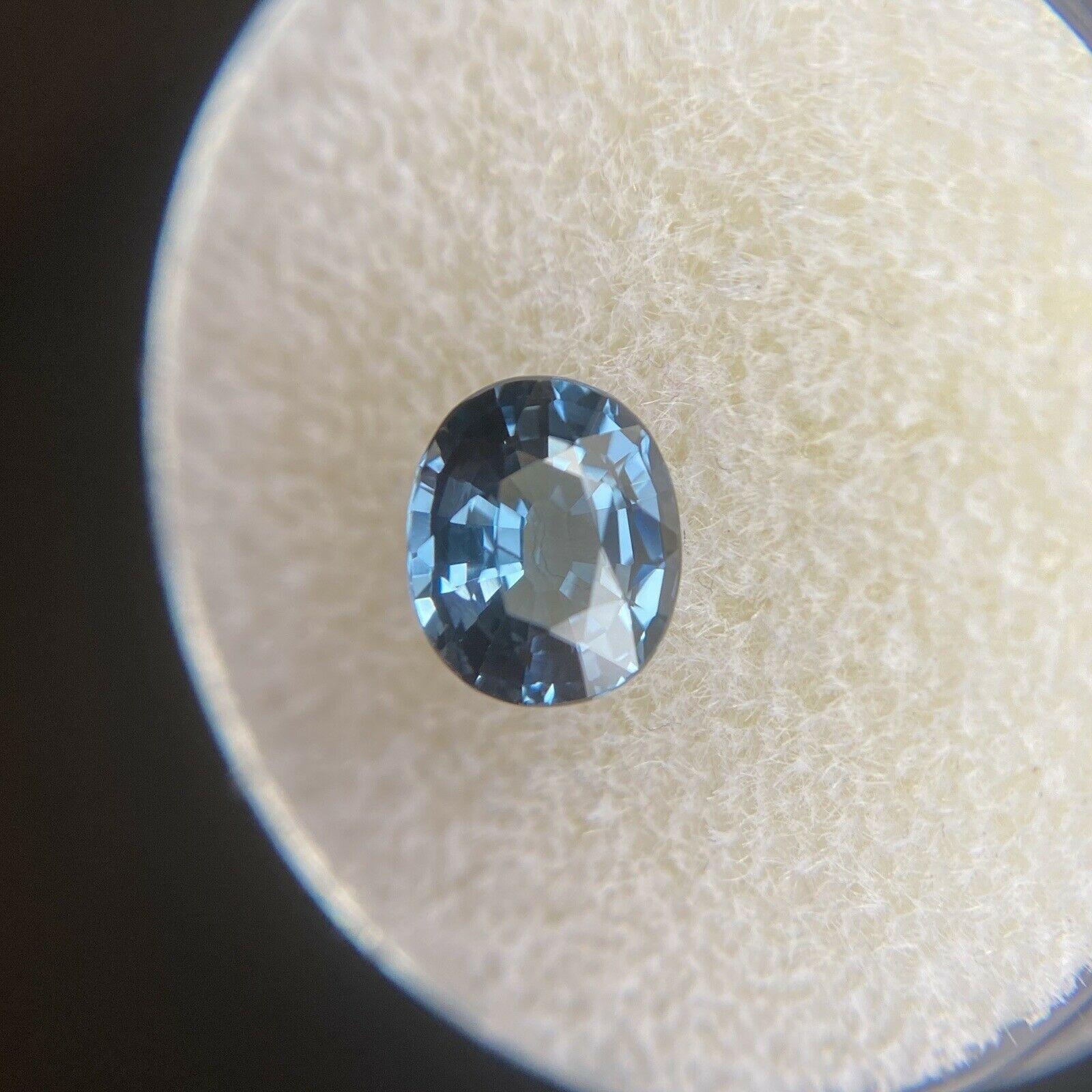 Fine pierre précieuse rare non sertie, spinelle bleue taille ovale de 1,20 carat en vente 3