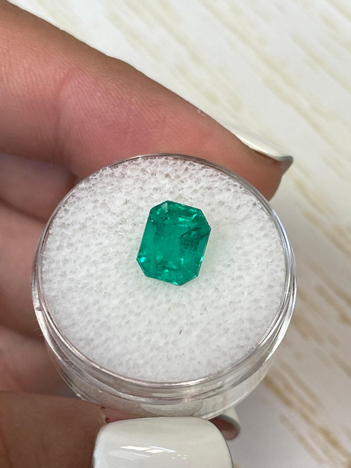 Gema Esmeralda Colombiana Fina Verde Azulada Talla Esmeralda de 2,73 Quilates - Piedra de Nacimiento de Mayo en Nuevo estado para la venta en Jupiter, FL