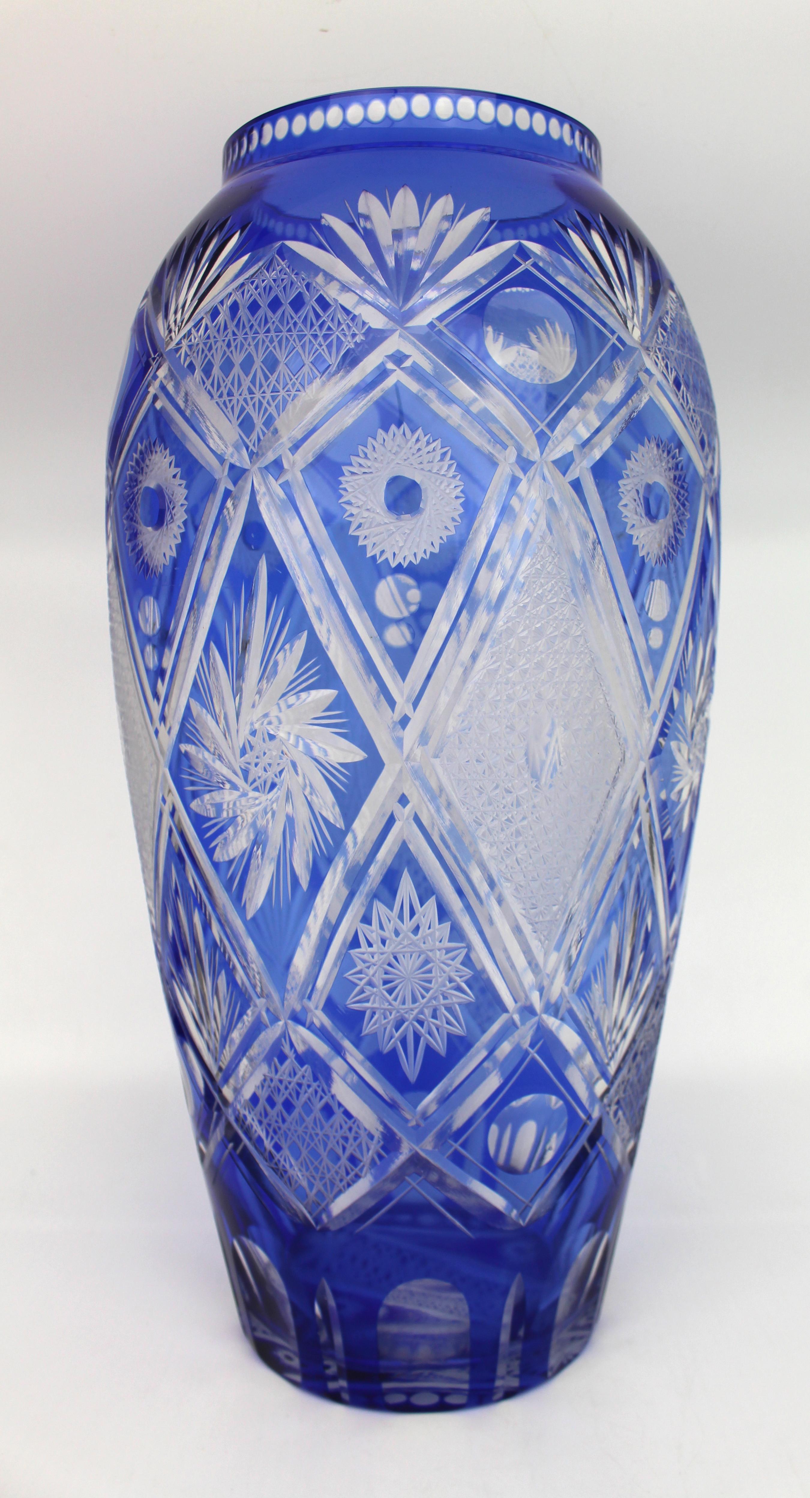 Fine Bohemian Blue Overlay Crystal Baluster Vase


Impressive and fine vintage vase. Bohemian c.1970.

Fine cut blue overlay crystal.

Stunning quality and profusely worked. 

Measures 18 x 18 x 35 (height) cm. 

Very good condition; no chips,