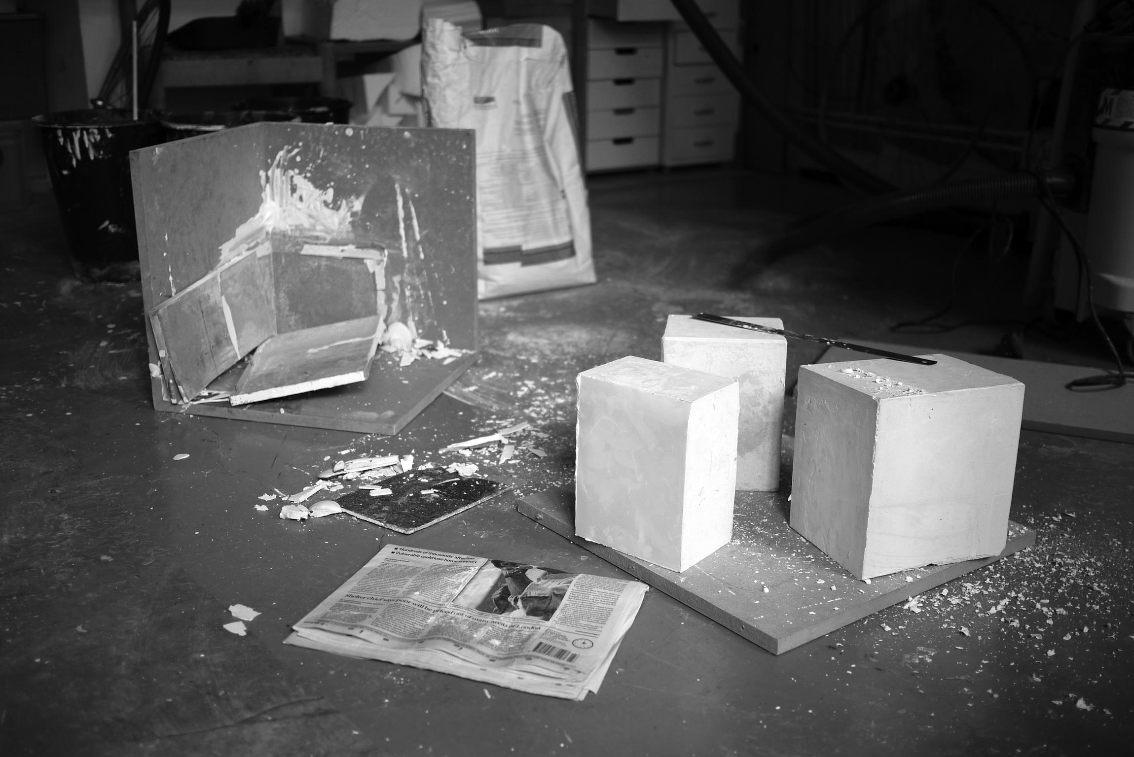 Moderne Plateau moyen en porcelaine fine à la cendre d'os Modèles en plâtre coulés à la main sculptés à la main en vente