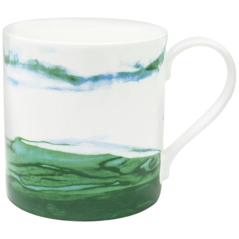 Tasse en porcelaine fine à la cendre d'os aux formes organiques et aux couleurs vertes délicates en vente