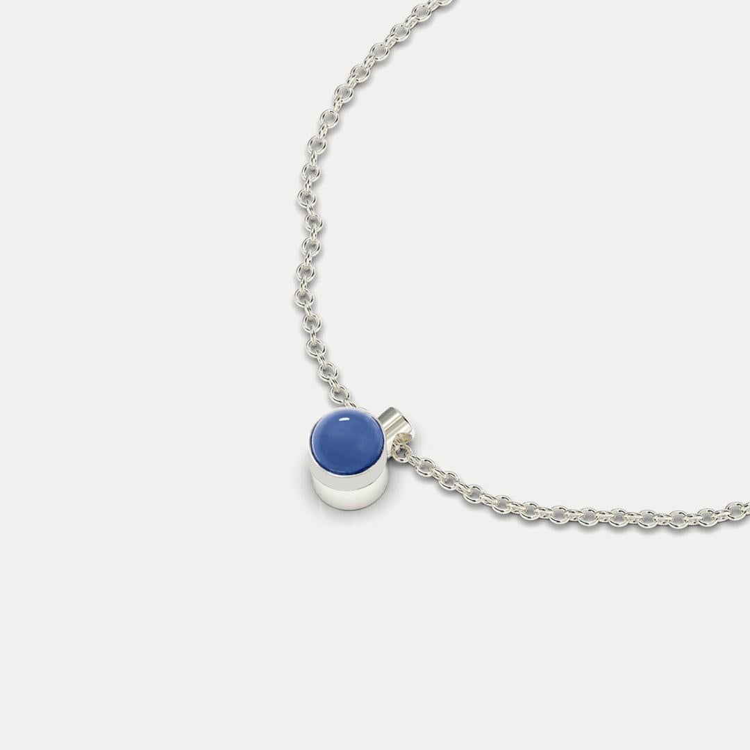 Fine Bracelet with Blue Chalcedony Cabochon, 18K For Sale 2