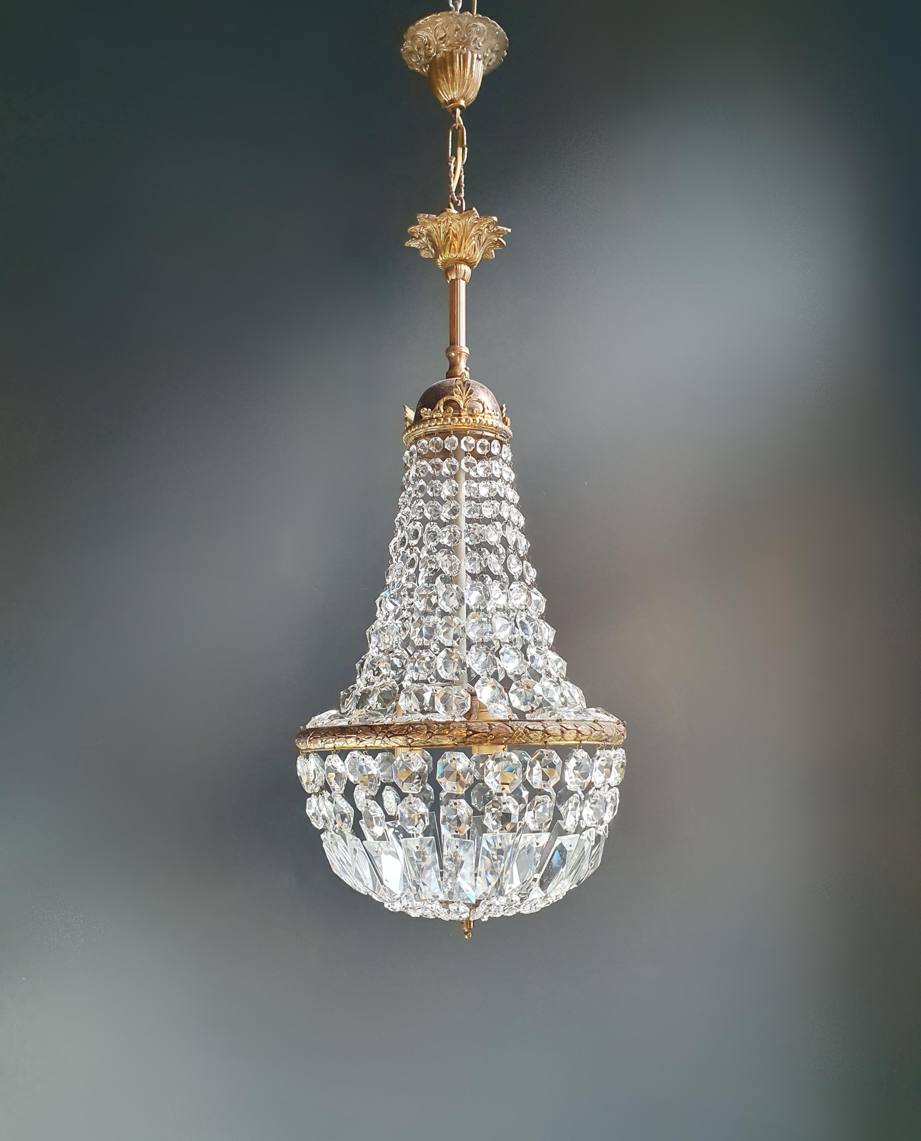 Old chandelier with love and professionally restored in Berlin. electrical wiring works in the US.
Re-wired and ready to hang
Cabling and sockets completely renewed. Crystal hand knotted
Measures: Total height 90 cm, height without chain 67 cm,