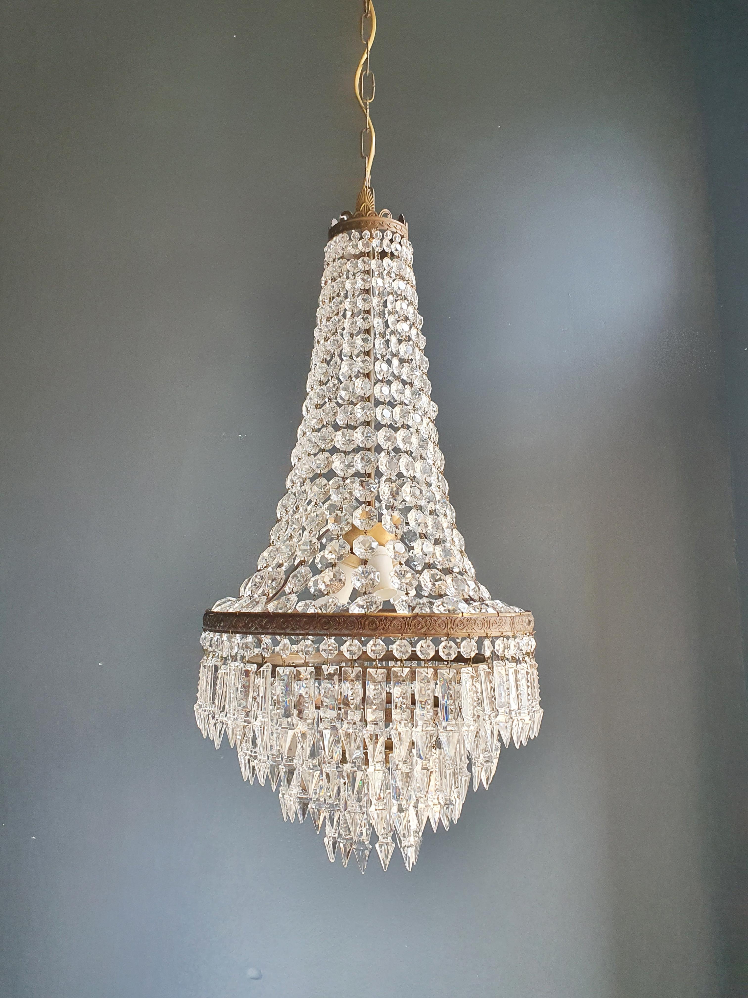 Cabling and sockets completely renewed. Crystal hand knotted
Measures: Total height 110 cm, height without chain 72cm, diameter 35 cm, weight (approximately) 6 kg.

Number of lights: 3-light bulb sockets: E14

Fine brass Empire Sac a pearl