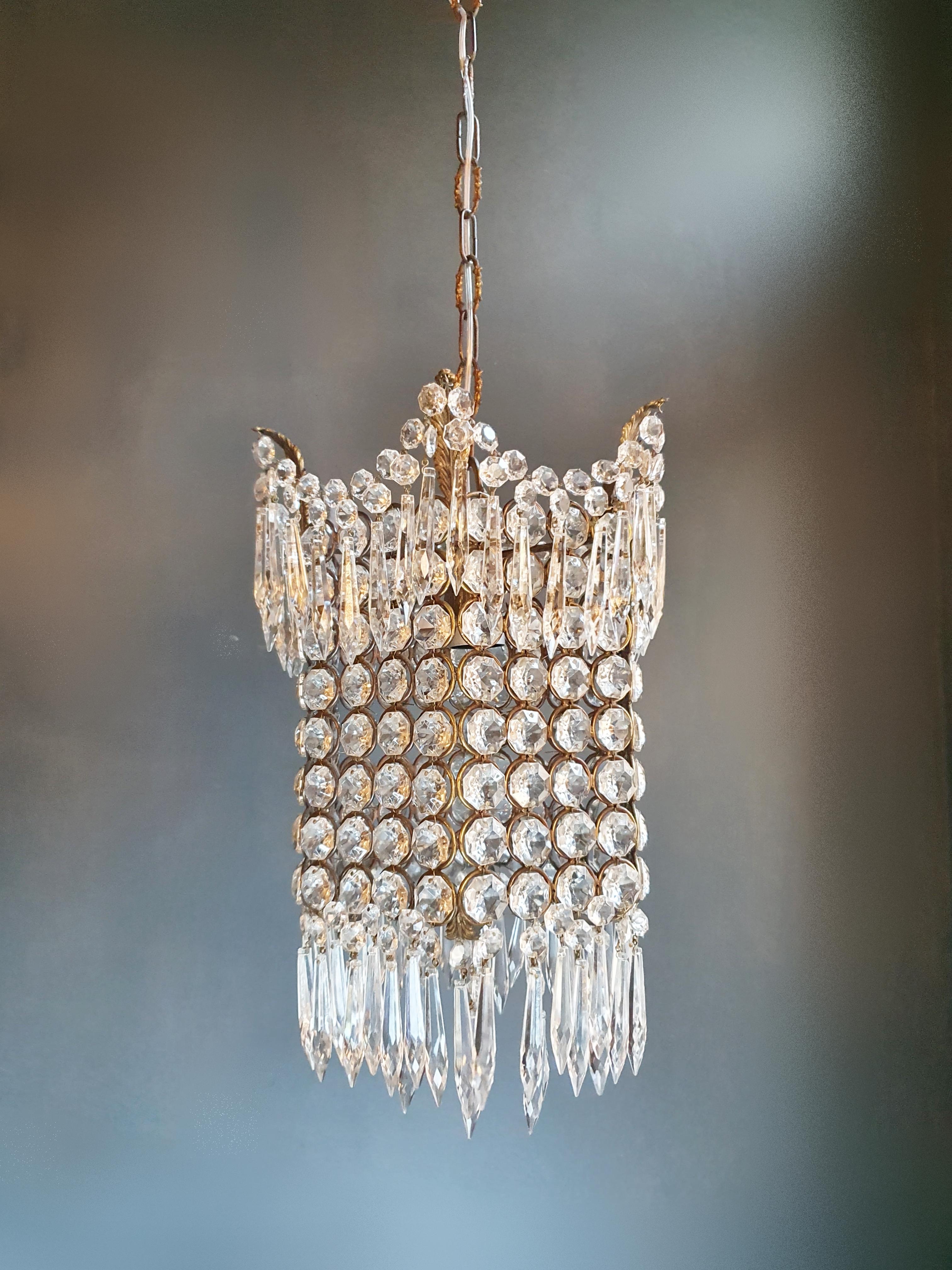 Cabling and sockets completely renewed. Crystal hand knotted
Measures: Total height 95 cm, without chain 45 cm, diameter 30 cm, weight (approximately) 3 kg.

Number of lights: One-light bulb sockets: E27

Fine brass Empire Sac a pearl