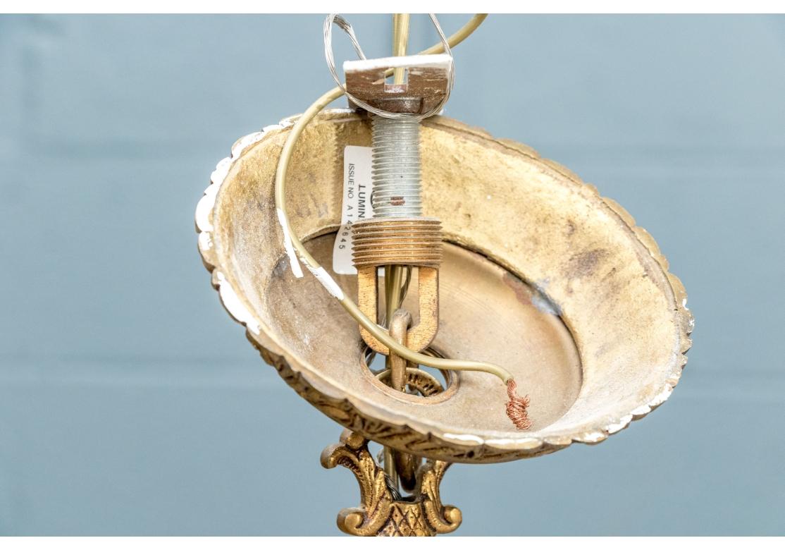 Lampadario in ottone decorato con fiori in vendita 3
