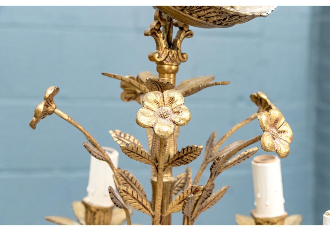 XX secolo Lampadario in ottone decorato con fiori in vendita