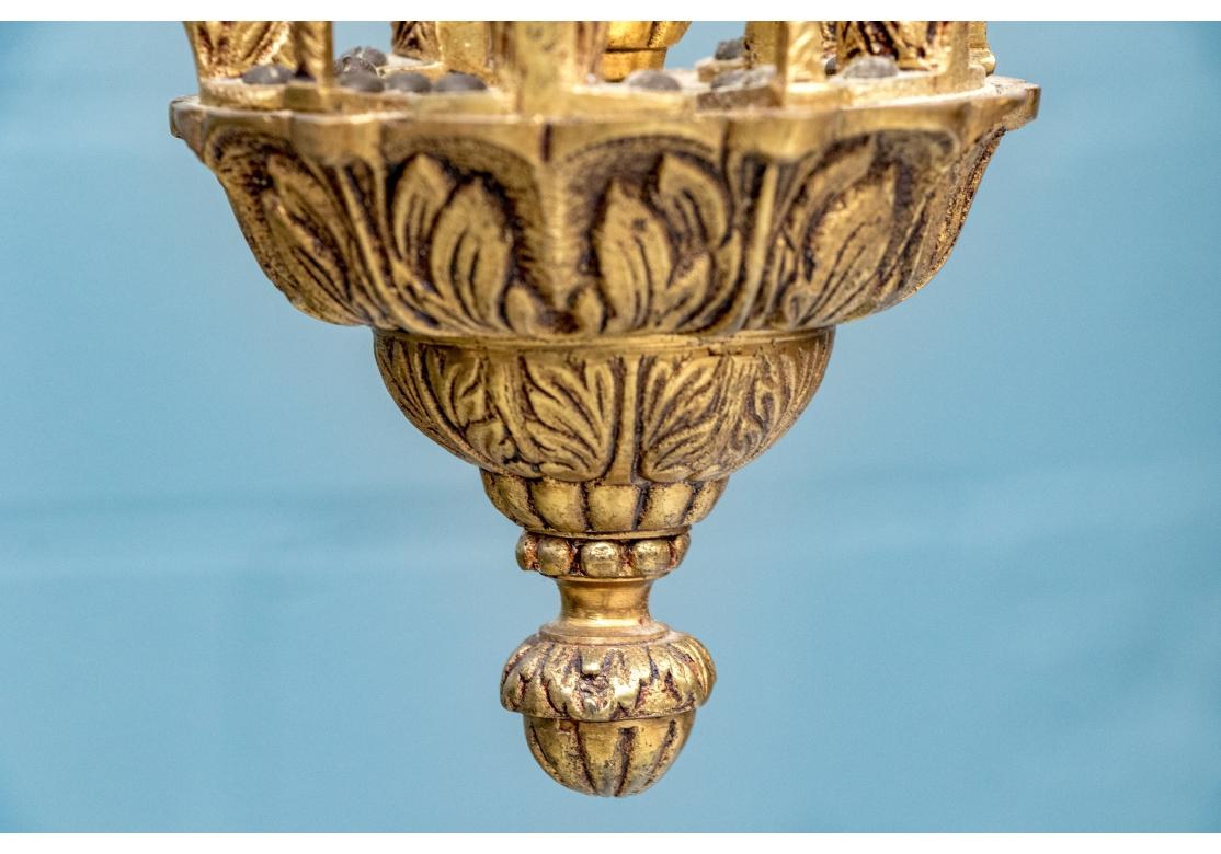 Lampadario in ottone decorato con fiori in vendita 1