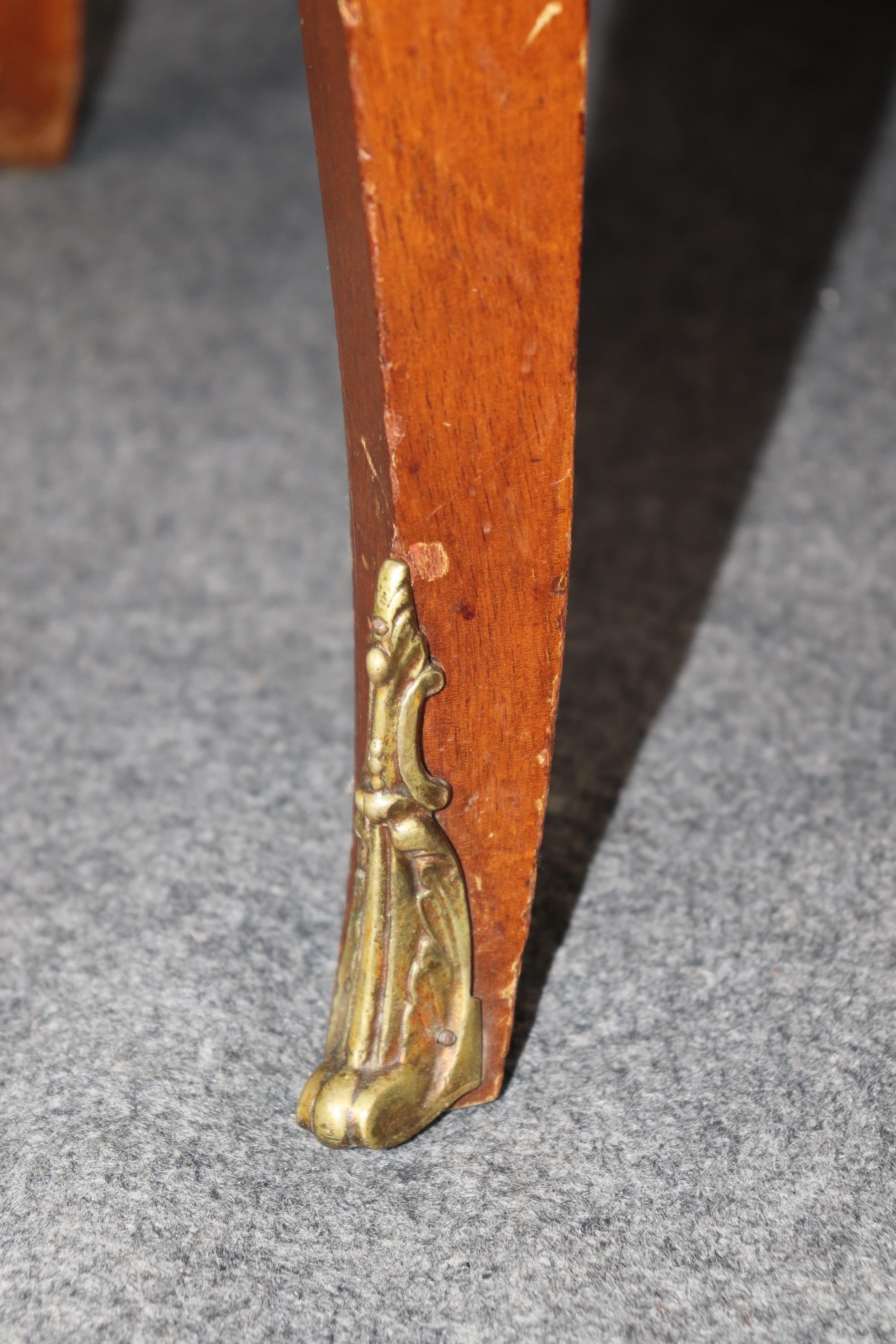 Commodo francese Luigi XV con piano in marmo di breccia e montatura in bronzo CIRCA 1920 in vendita 4