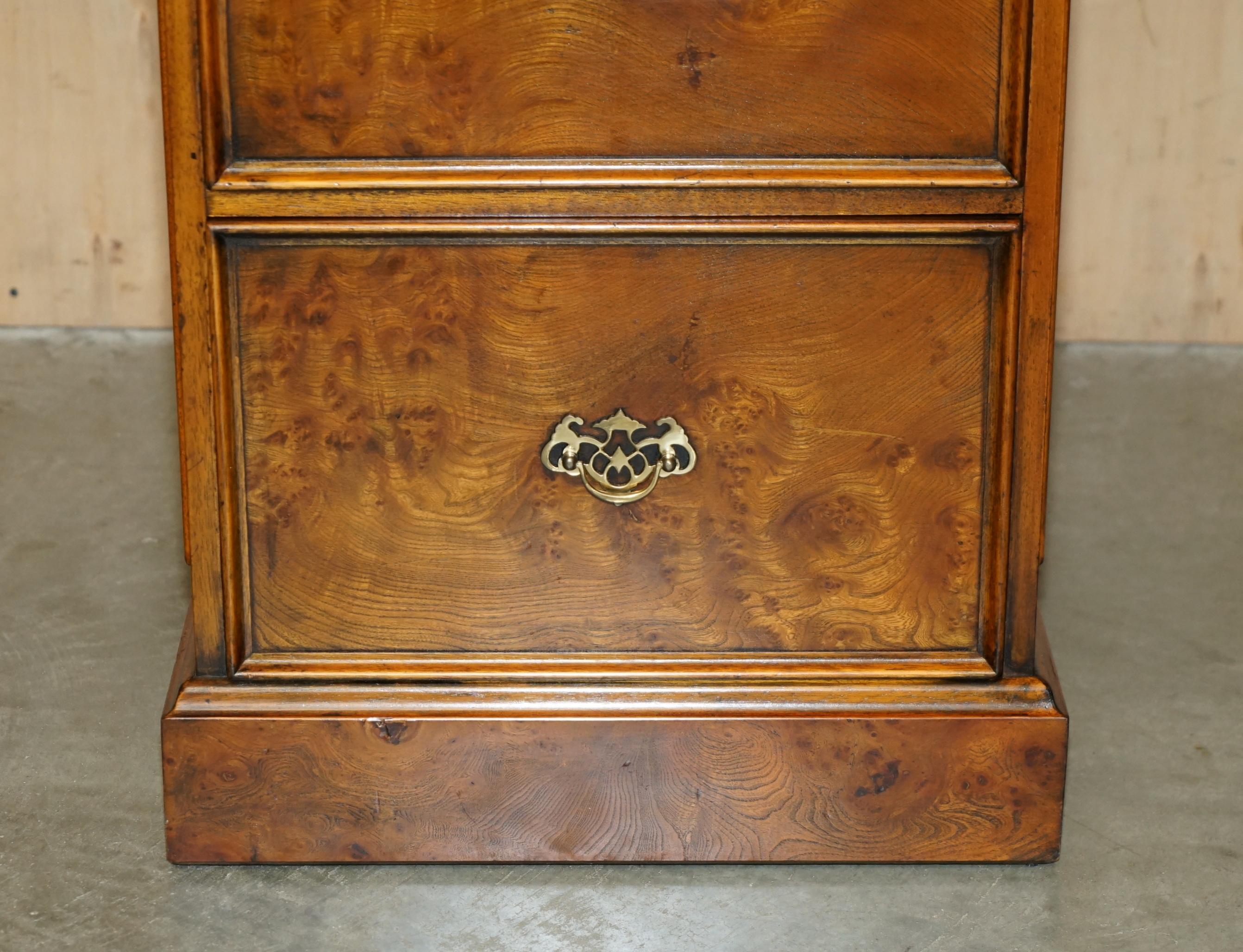FINE BRIGHTS OF NETTLEBED BURR WALNUT FILING CABiNET MIT STUNNING TIMBER PATINA (Handgefertigt) im Angebot