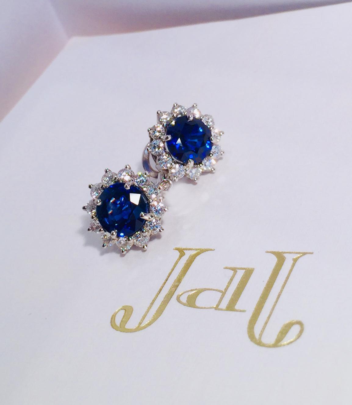Contemporary Fine Brilliant Cut Blue Sapphire and Diamond Earrings in Platinum For Sale