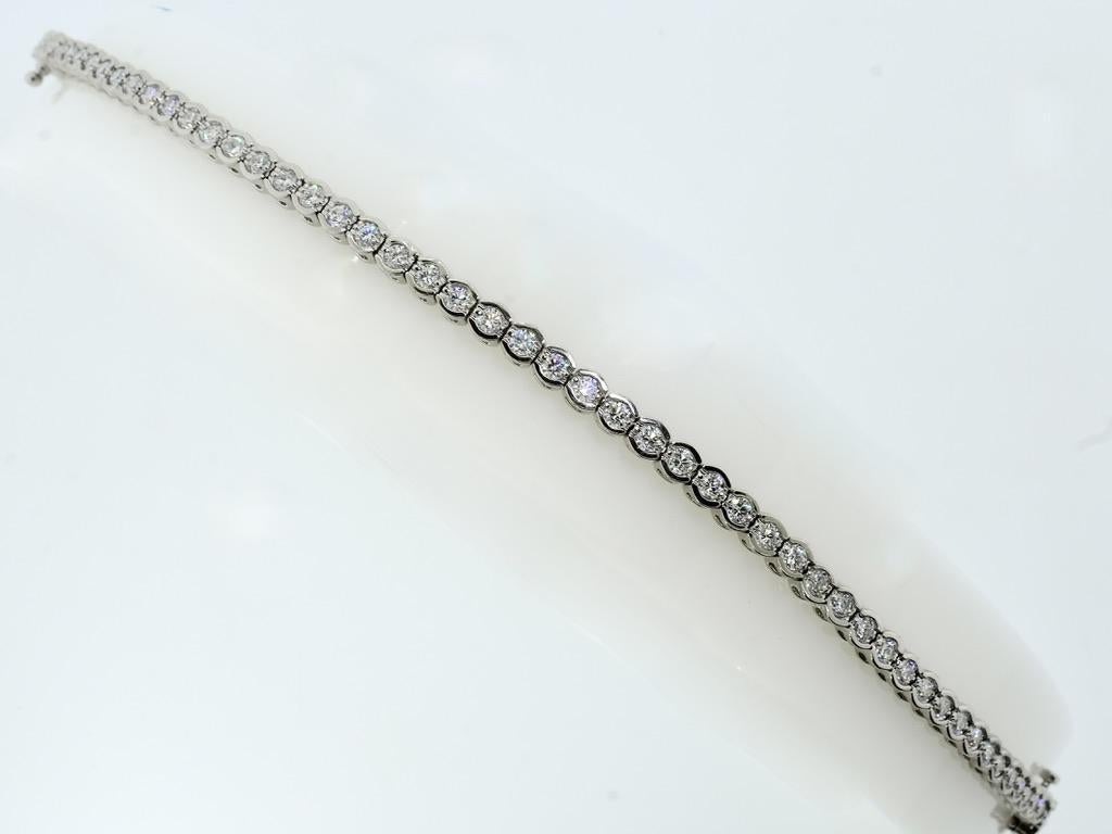 Armband mit weißem Brillantschliff und Weißgold Contemporary im Angebot 4