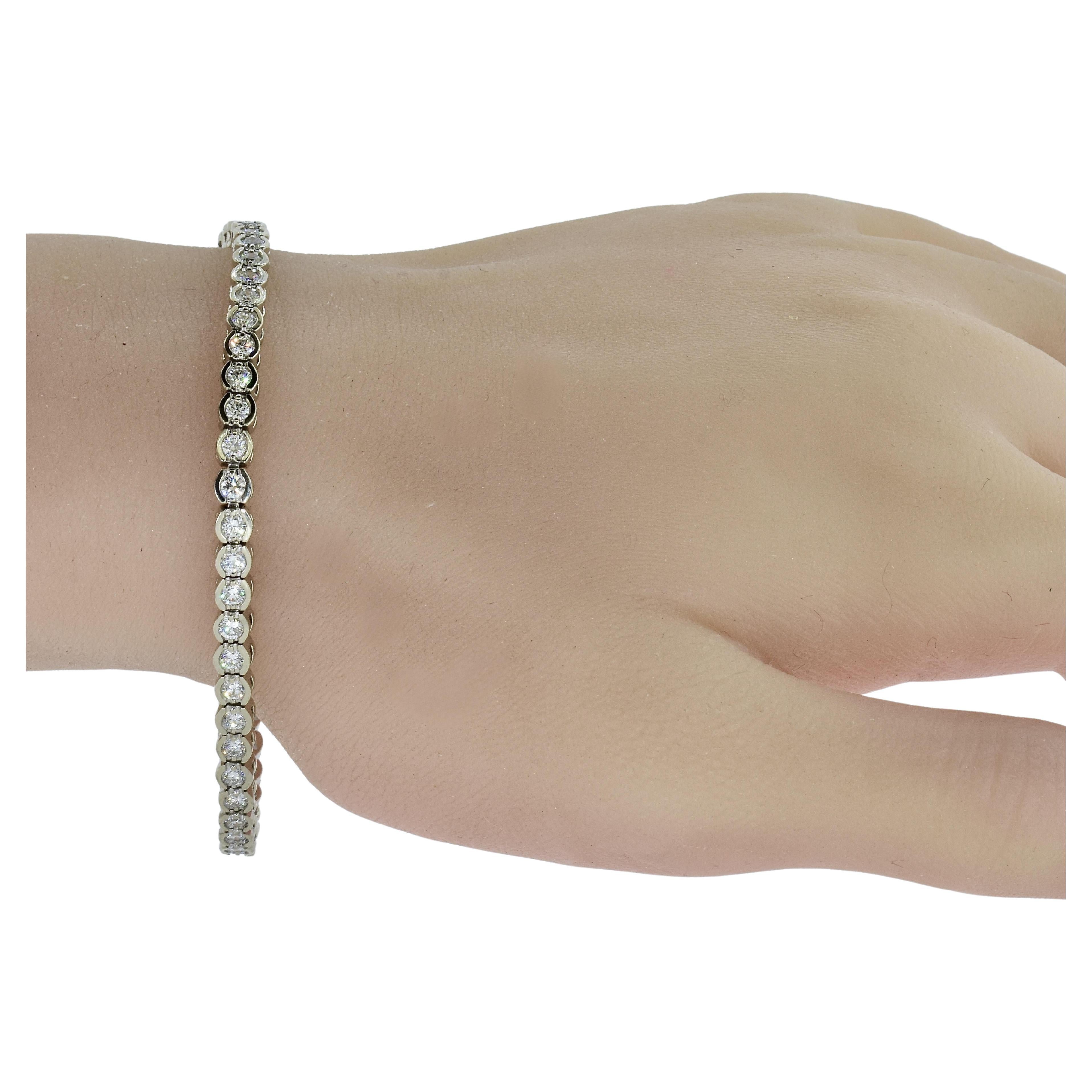 Fine Brilliant Cut White Diamond
White Gold Contemporary Bracelet
