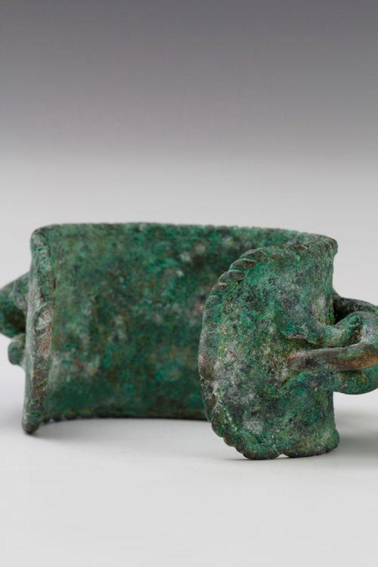 Brazalete de bronce fino con dos animales. Burkina Faso/Ghana Bronce en venta