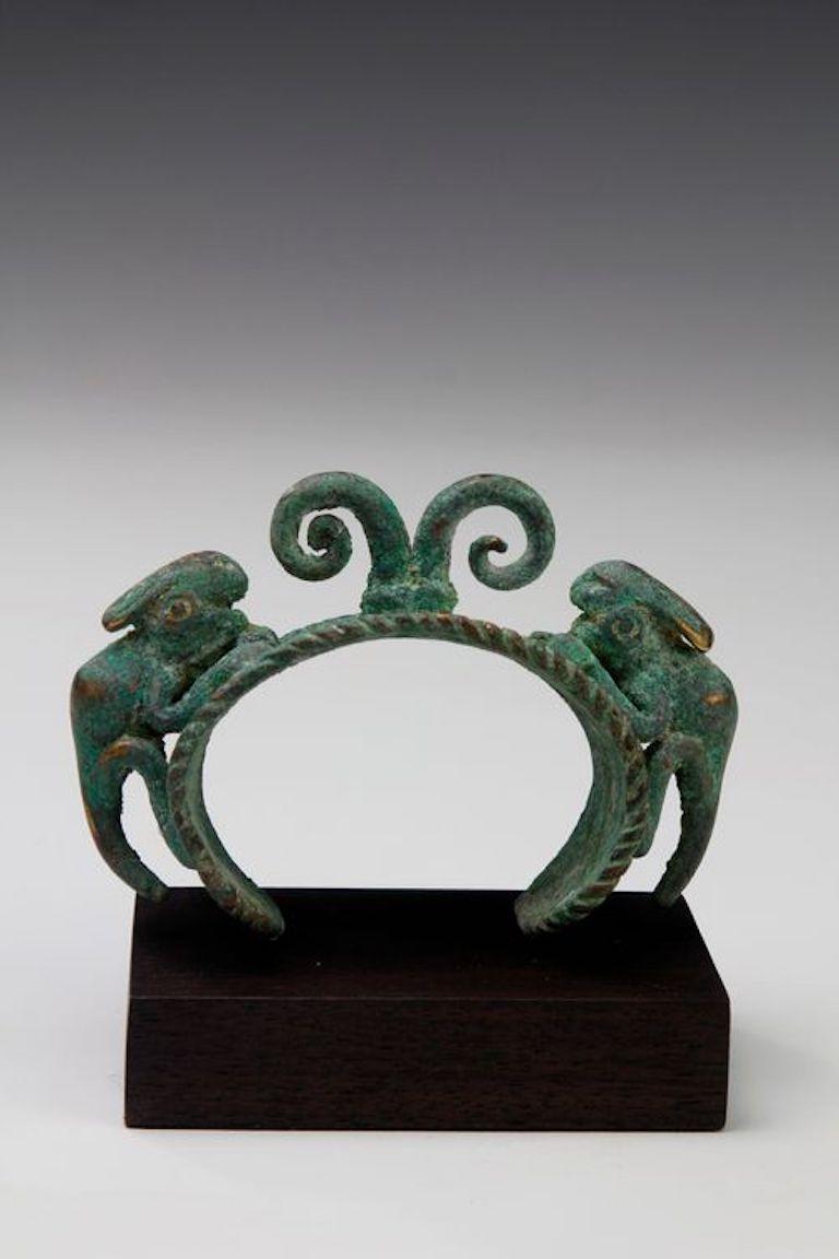 Brazalete de bronce fino con dos animales. Burkina Faso/Ghana en venta 2