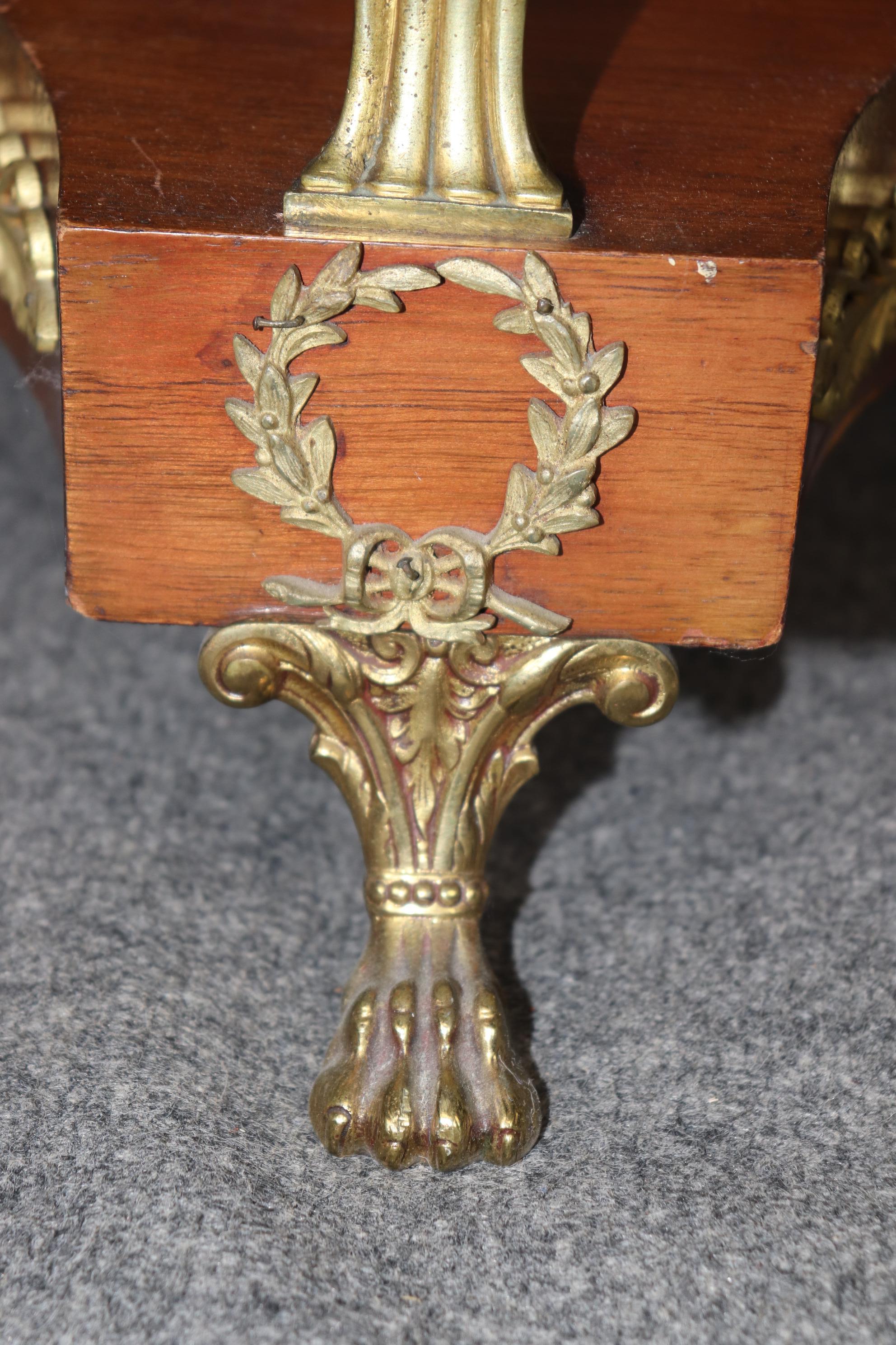 Inizio XX secolo Piedistallo in bronzo pregiato con figura carioca montata su piedistallo in marmo dell'Impero francese Verdi in vendita