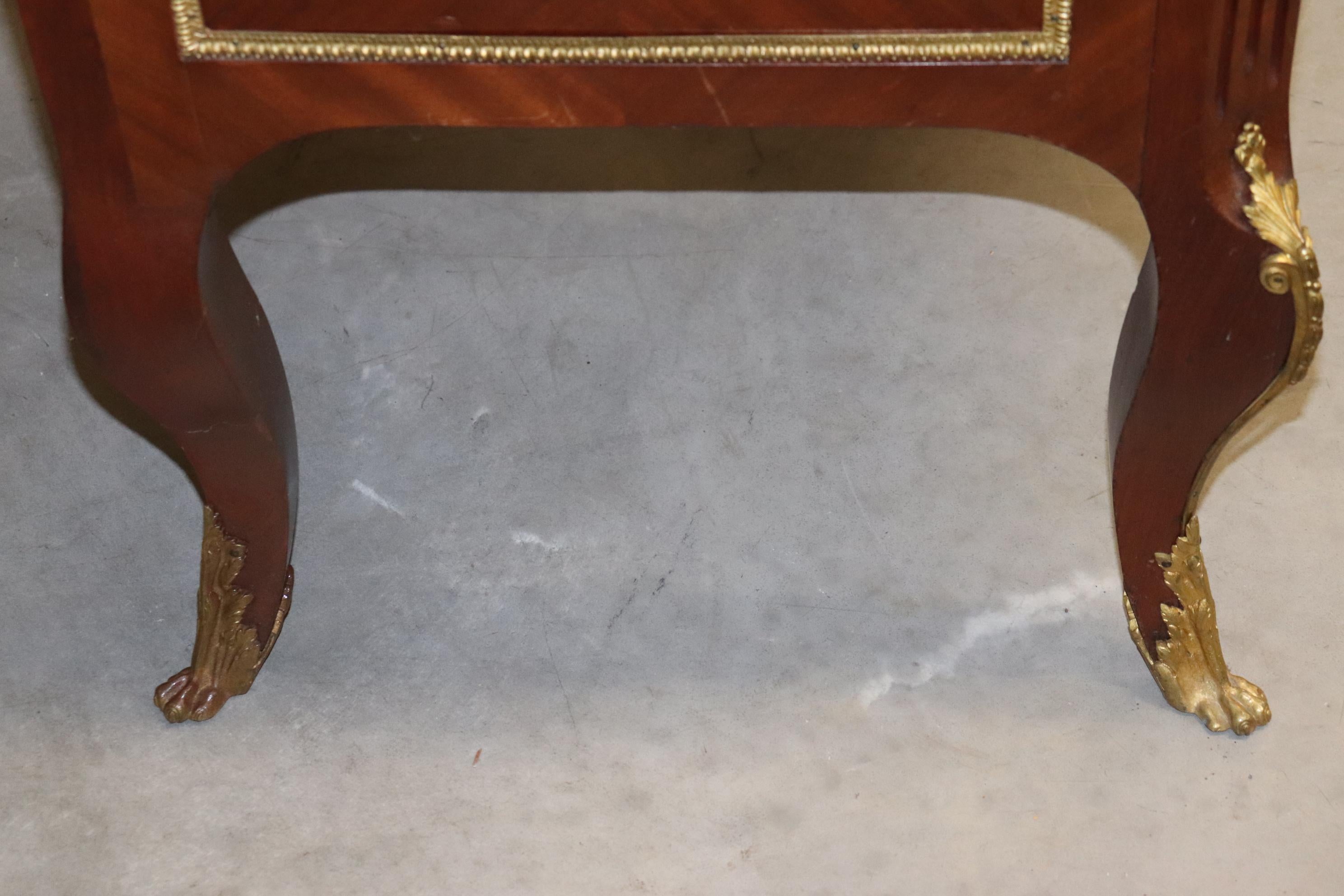 Französische Louis XV Breche D' Alep Marmor-Kommode mit Bronzebeschlägen, um 1900 im Angebot 6
