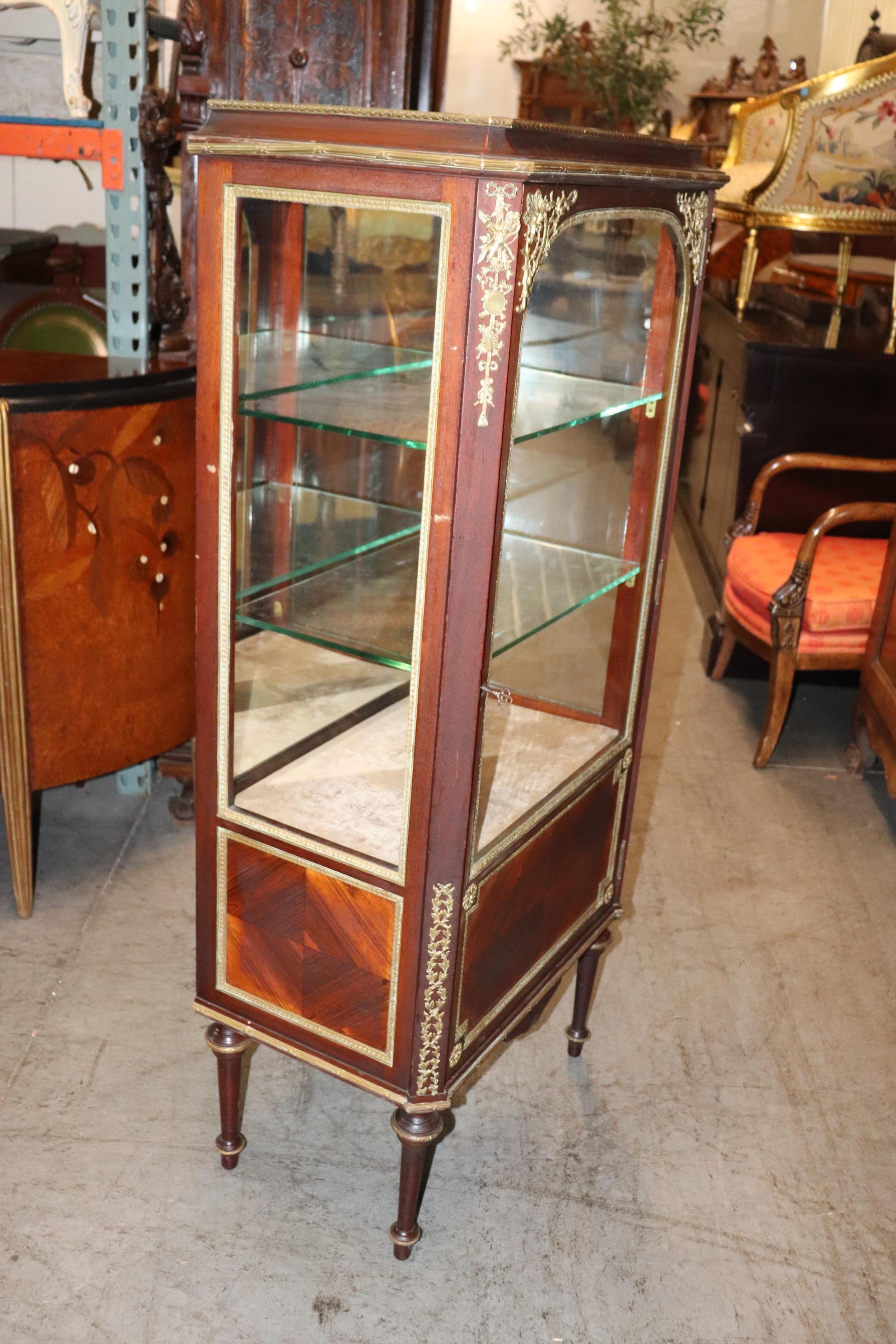 Fine Bronze Mounted French Louis XVI Style Mahogany Glass Shelved Vitrine 7