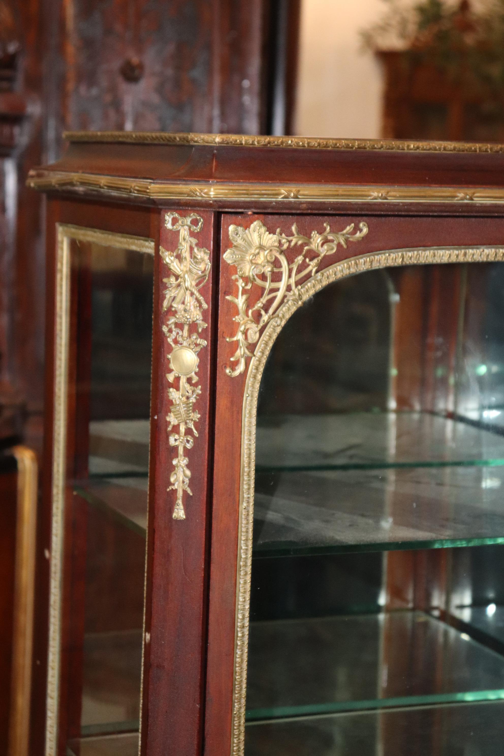 Early 20th Century Fine Bronze Mounted French Louis XVI Style Mahogany Glass Shelved Vitrine