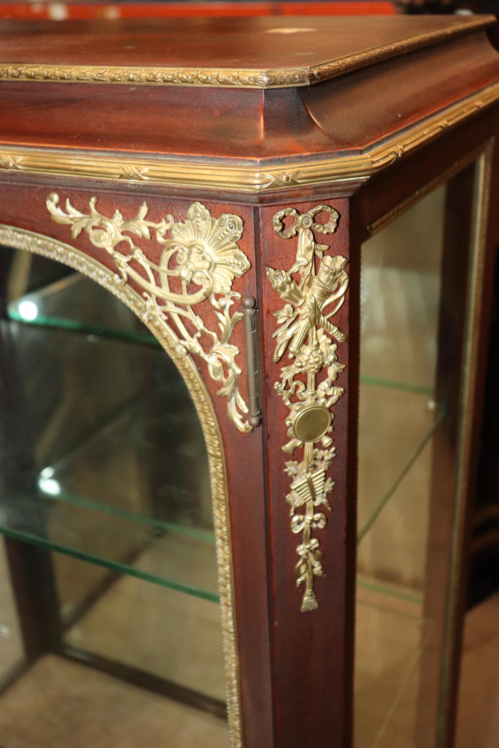 Fine Bronze Mounted French Louis XVI Style Mahogany Glass Shelved Vitrine 4