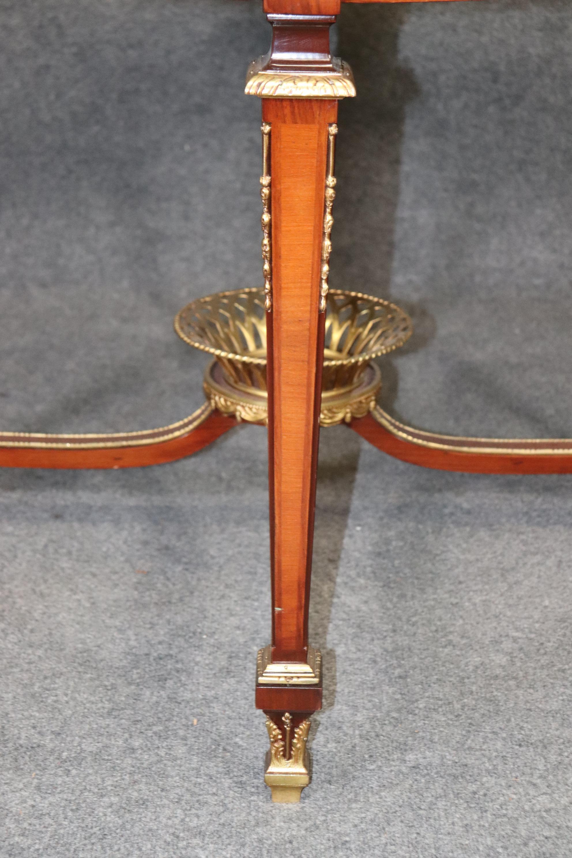 Bronze Table centrale en satin et bois de roi, montée sur bronze, à la manière de The Weisweiler en vente