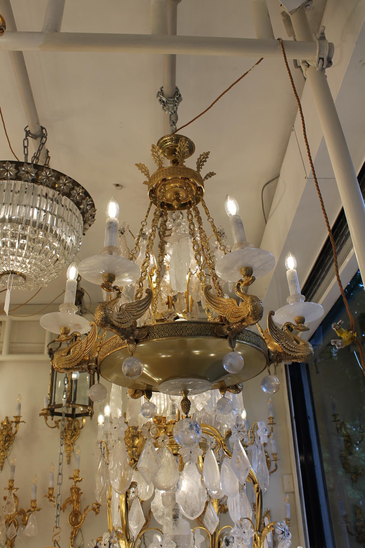 Inizio XX secolo Lampadario stile impero Swan in bronzo e cristallo di rocca con 10 luci in vendita