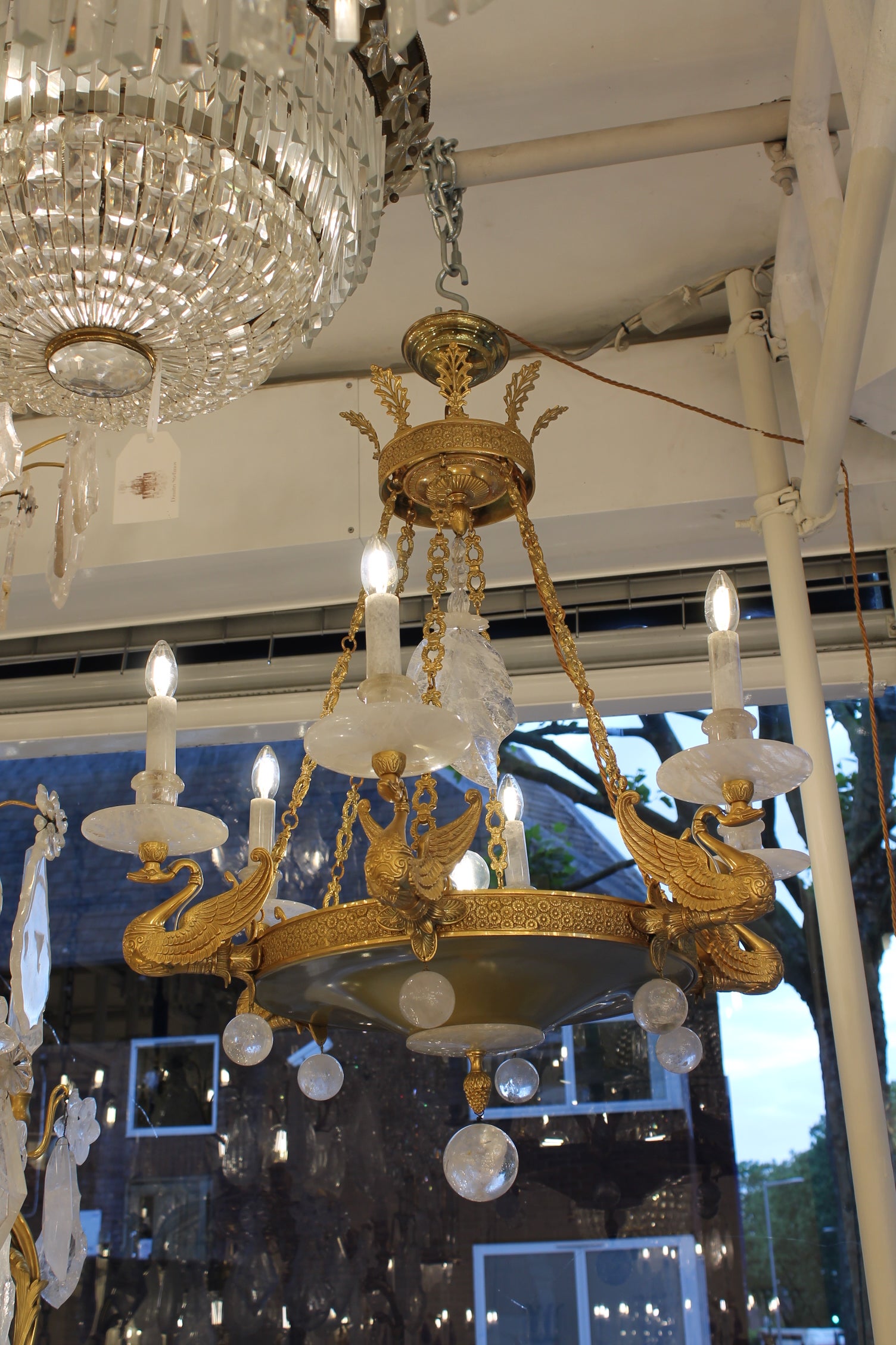 Lampadario stile impero Swan in bronzo e cristallo di rocca con 10 luci in vendita
