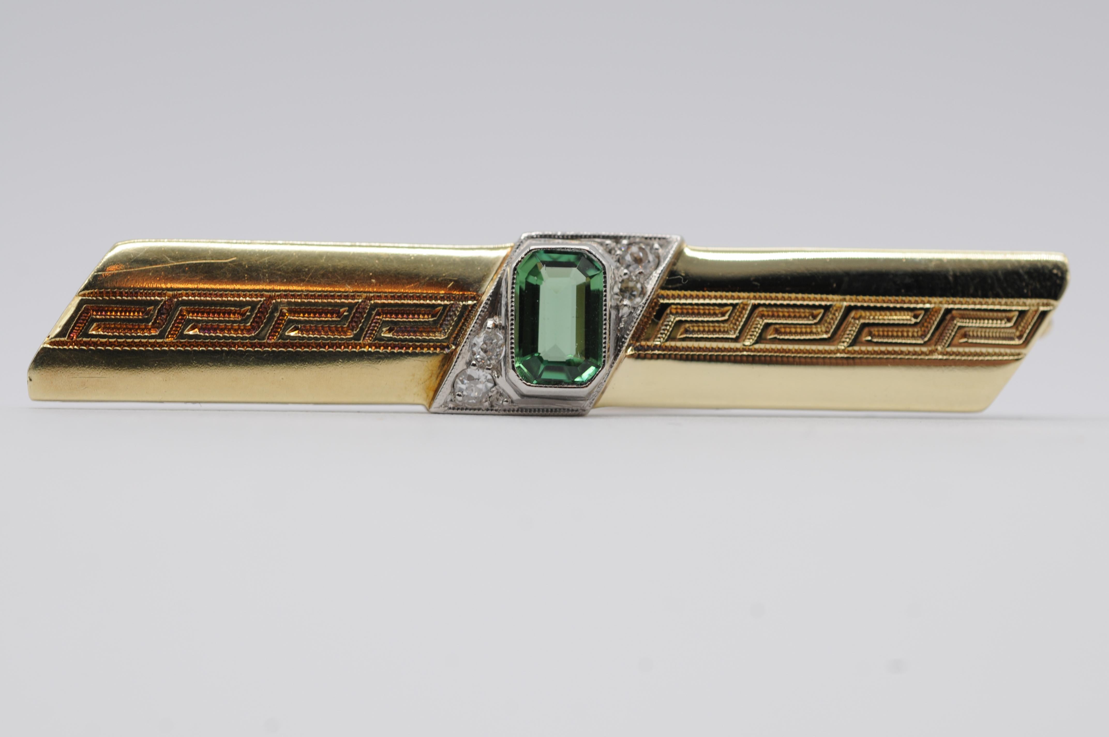 Fine brooch with tourmaline and diamonds in 14k yellow gold In Good Condition For Sale In Berlin, BE