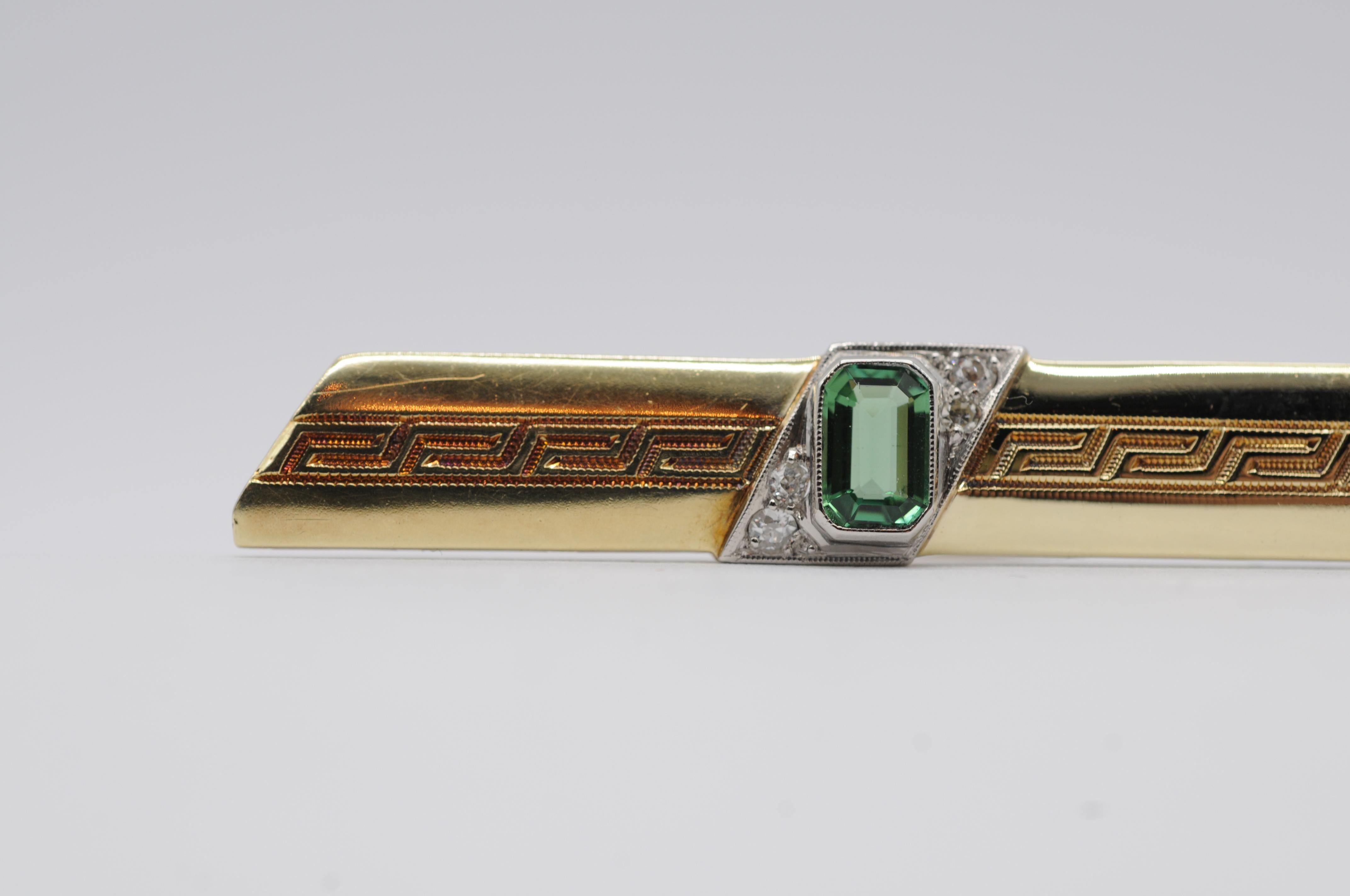 Women's or Men's Fine brooch with tourmaline and diamonds in 14k yellow gold For Sale