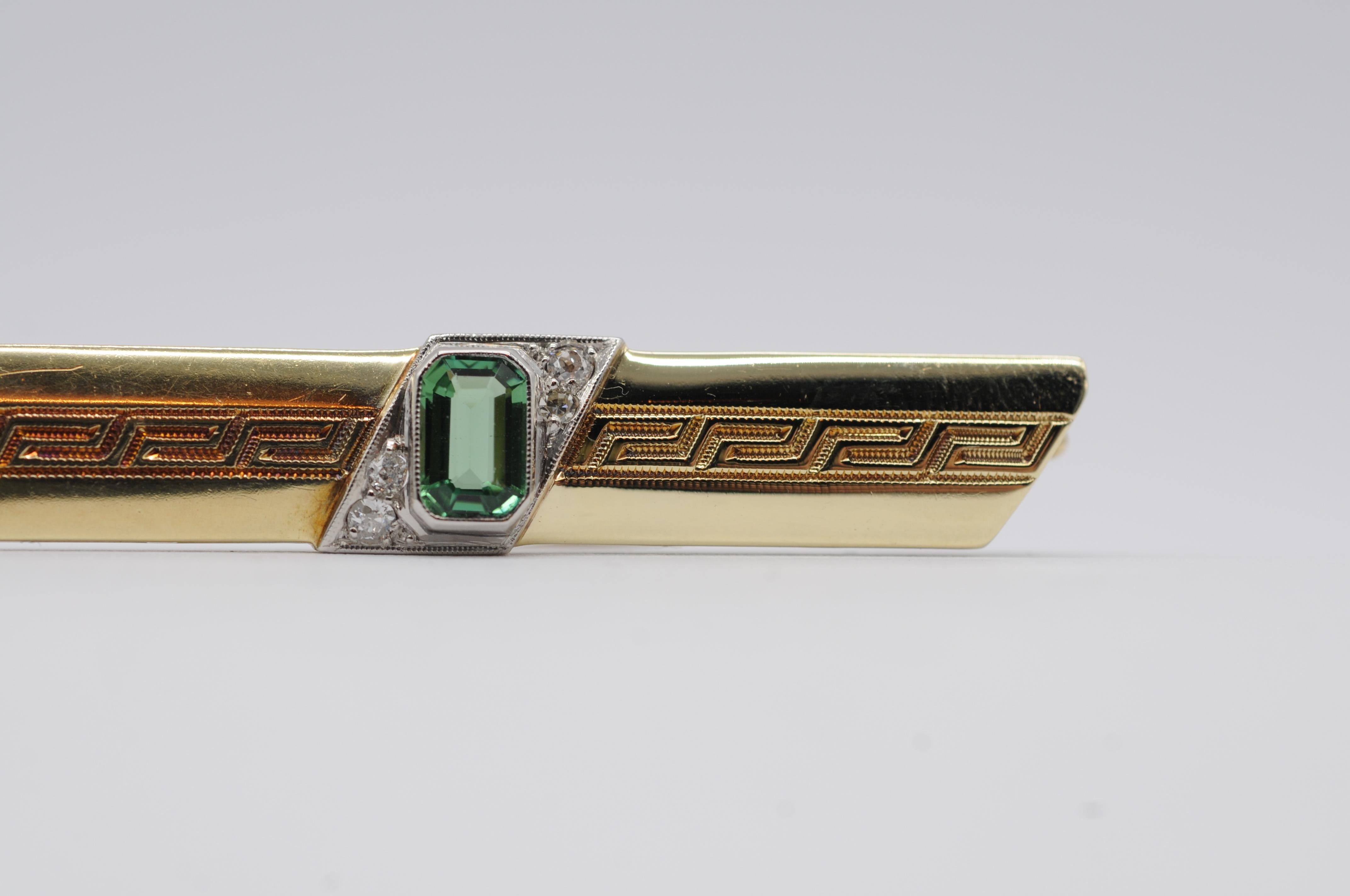 Fine brooch with tourmaline and diamonds in 14k yellow gold For Sale 1