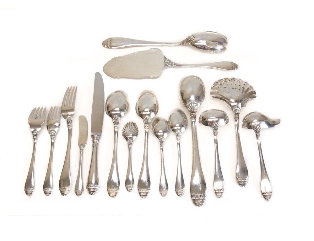 A stunning seven-piece service for 12 Buccellati sterling silver flatware service in French Empire. Hand chased foliate leaves and shell designs to the handles. Marked Buccellati to the verso. 

Weight approx., 179 ozt / 218 ozt with hallow