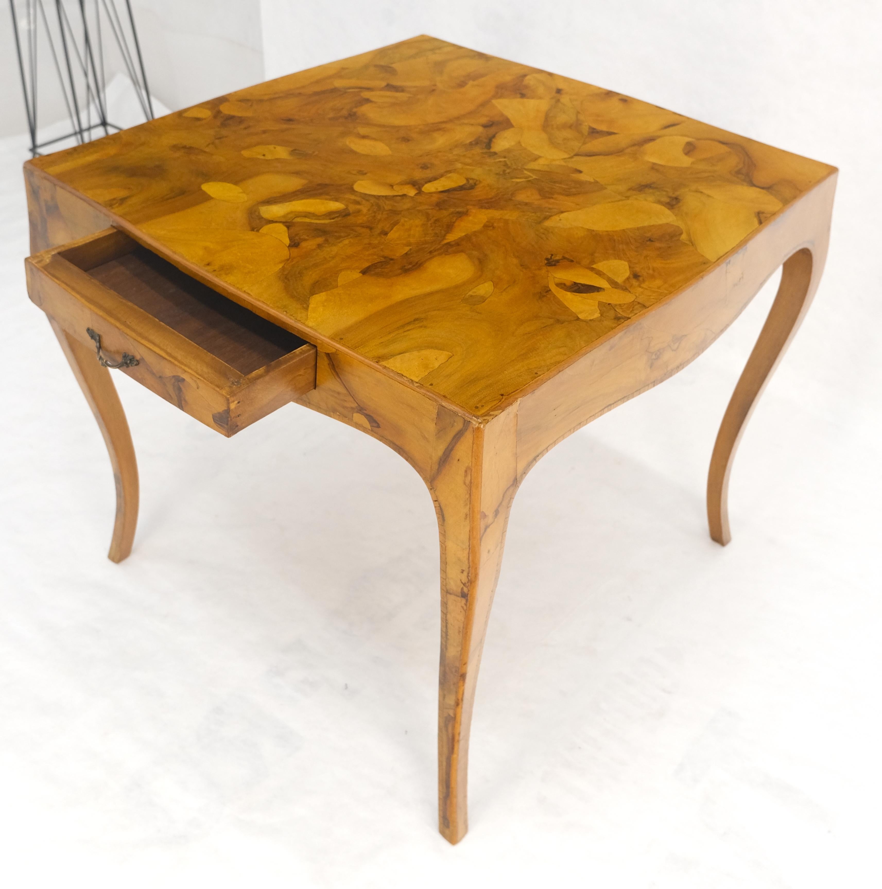 Table de jeu carrée italienne élégante en bois d'olivier MINT en vente 4