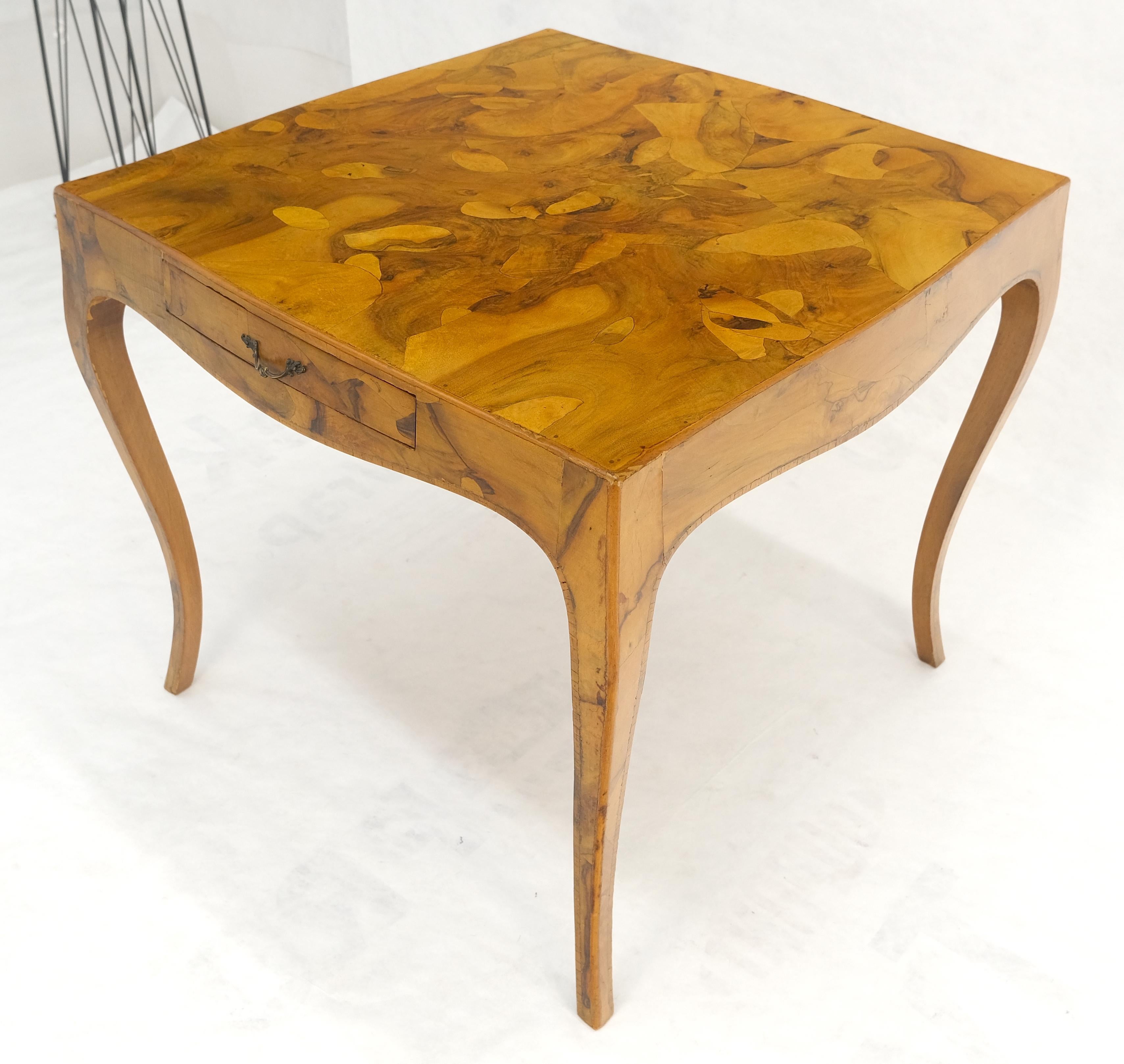Table de jeu carrée italienne élégante en bois d'olivier MINT en vente 5