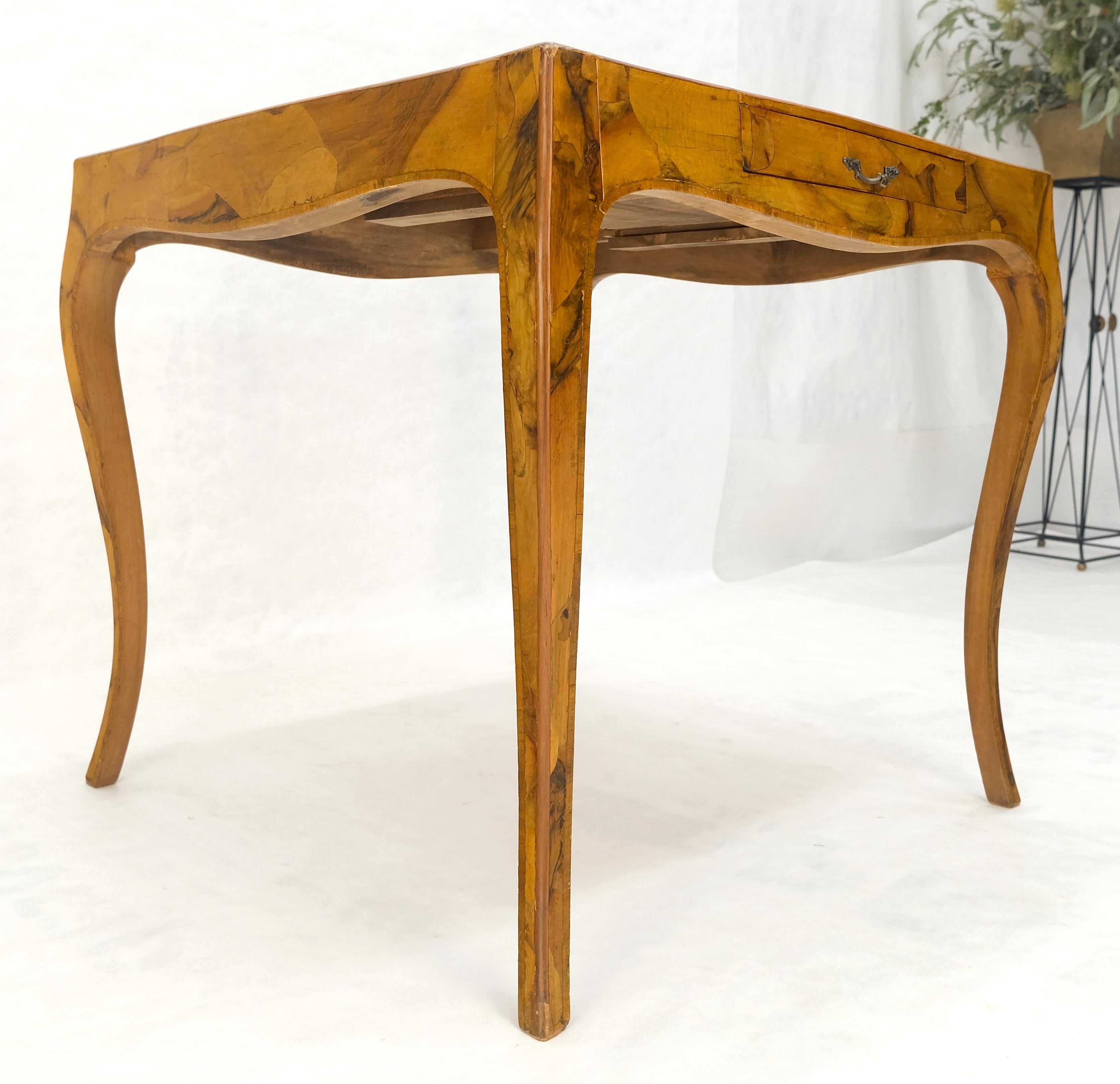 Table de jeu carrée italienne élégante en bois d'olivier MINT en vente 8