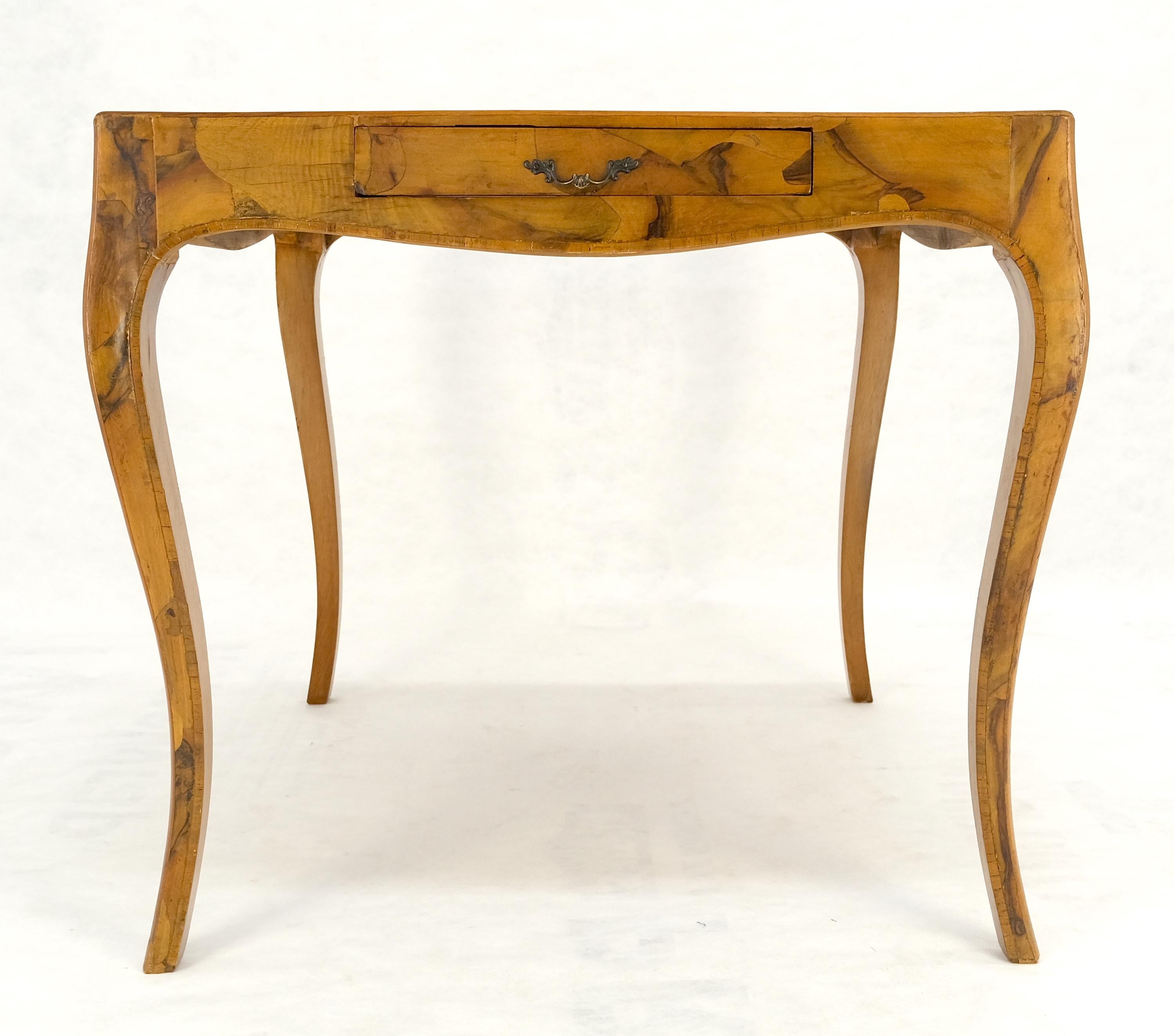Table de jeu carrée italienne élégante en bois d'olivier MINT Bon état - En vente à Rockaway, NJ