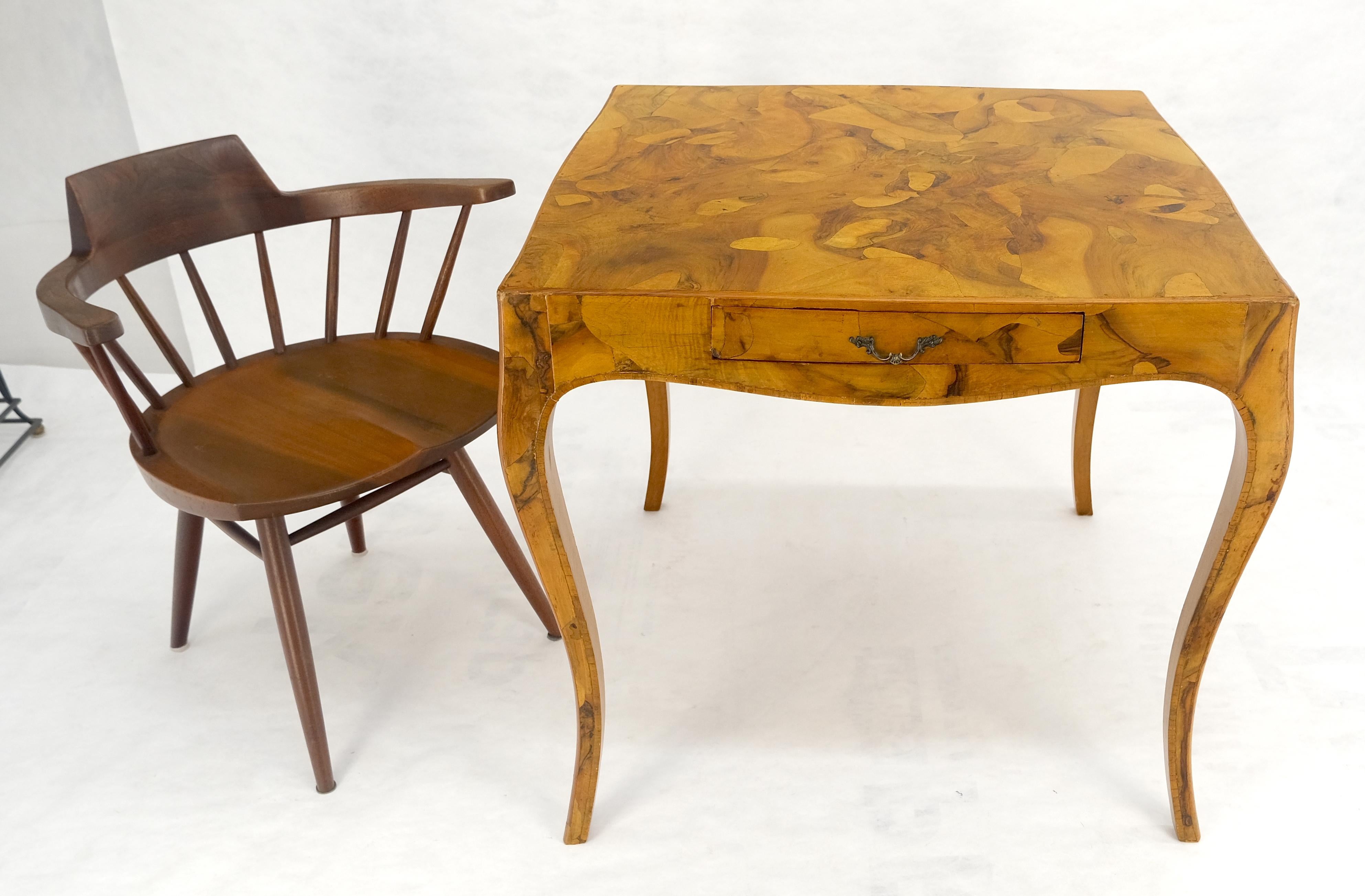 Olivier Table de jeu carrée italienne élégante en bois d'olivier MINT en vente