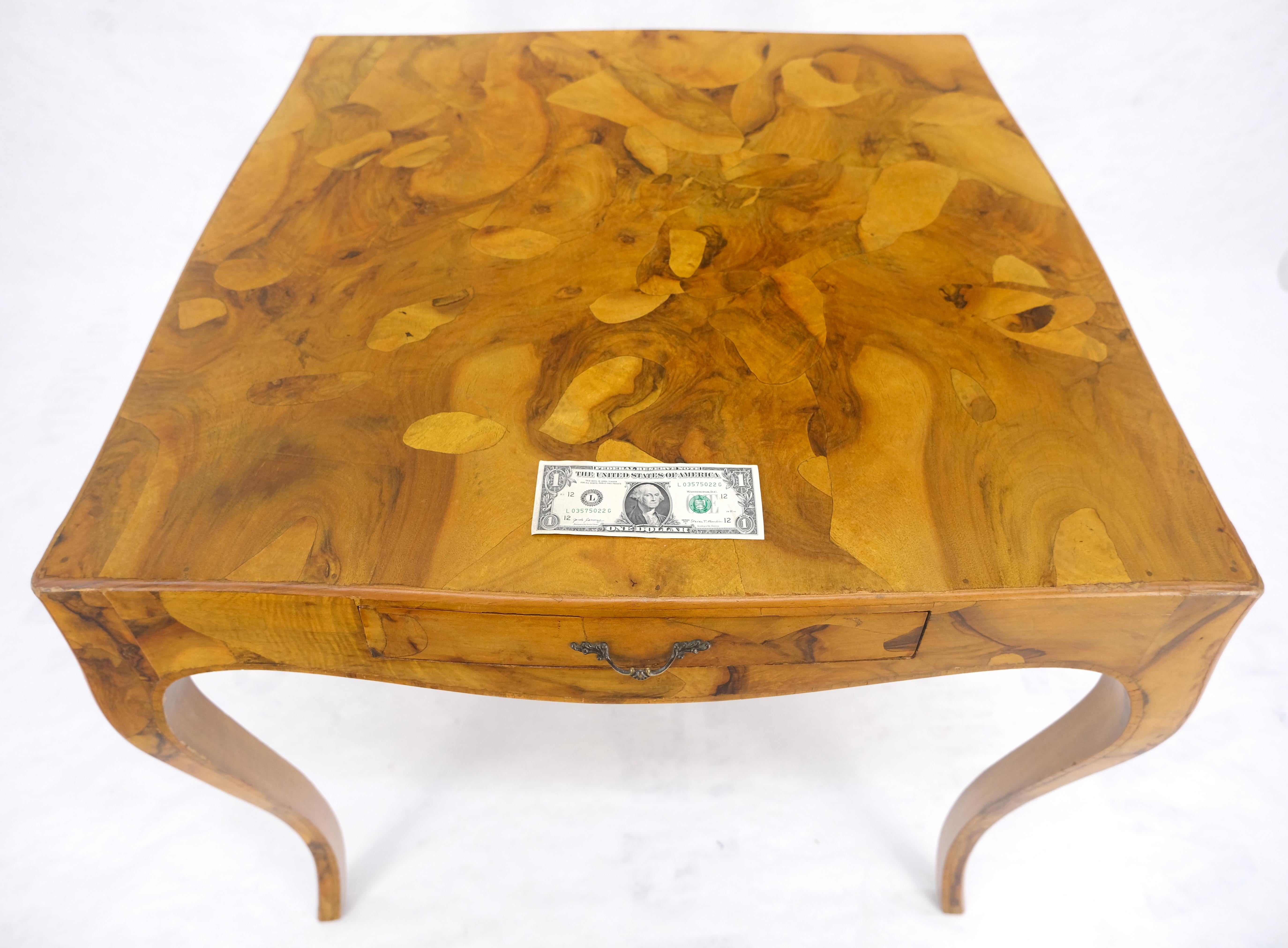 Table de jeu carrée italienne élégante en bois d'olivier MINT en vente 2