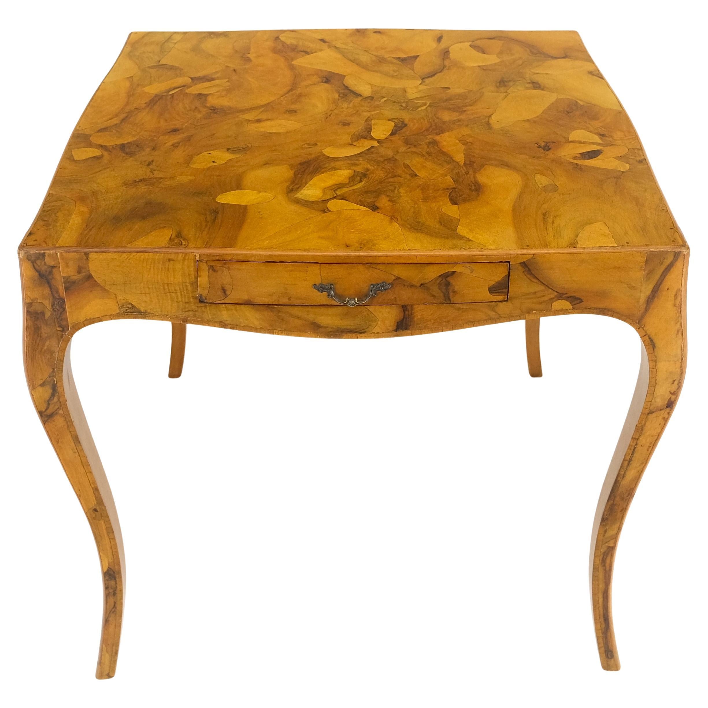 Table de jeu carrée italienne élégante en bois d'olivier MINT